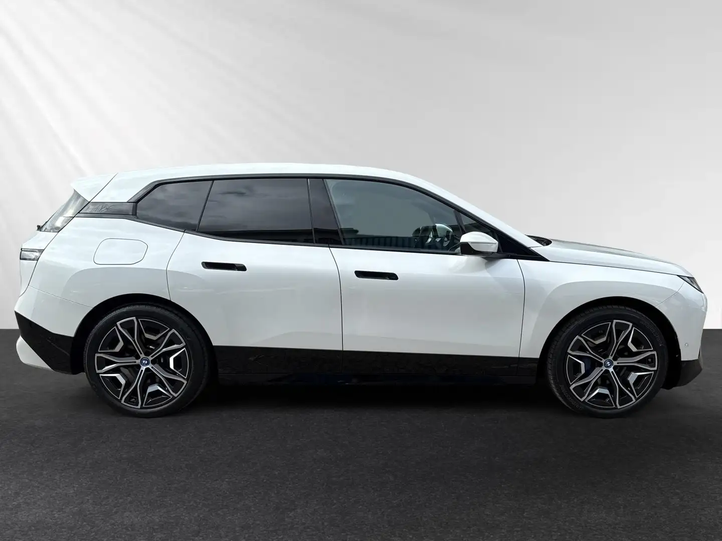 BMW iX xDrive40 AHK|PanoSkyLounge|HarmanKardon Weiß - 2