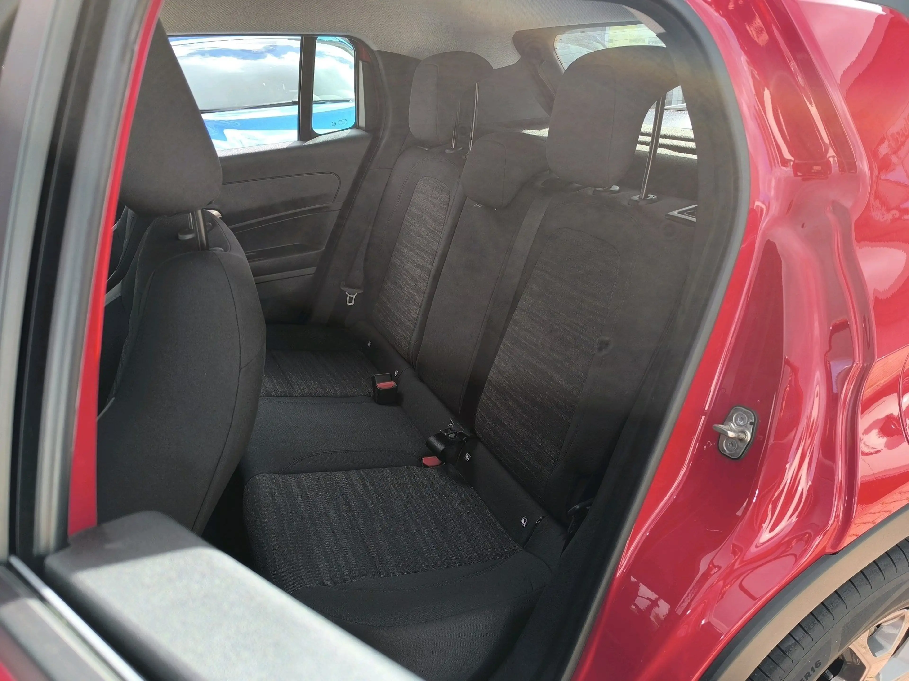Jeep Avenger Longitude — photo 12