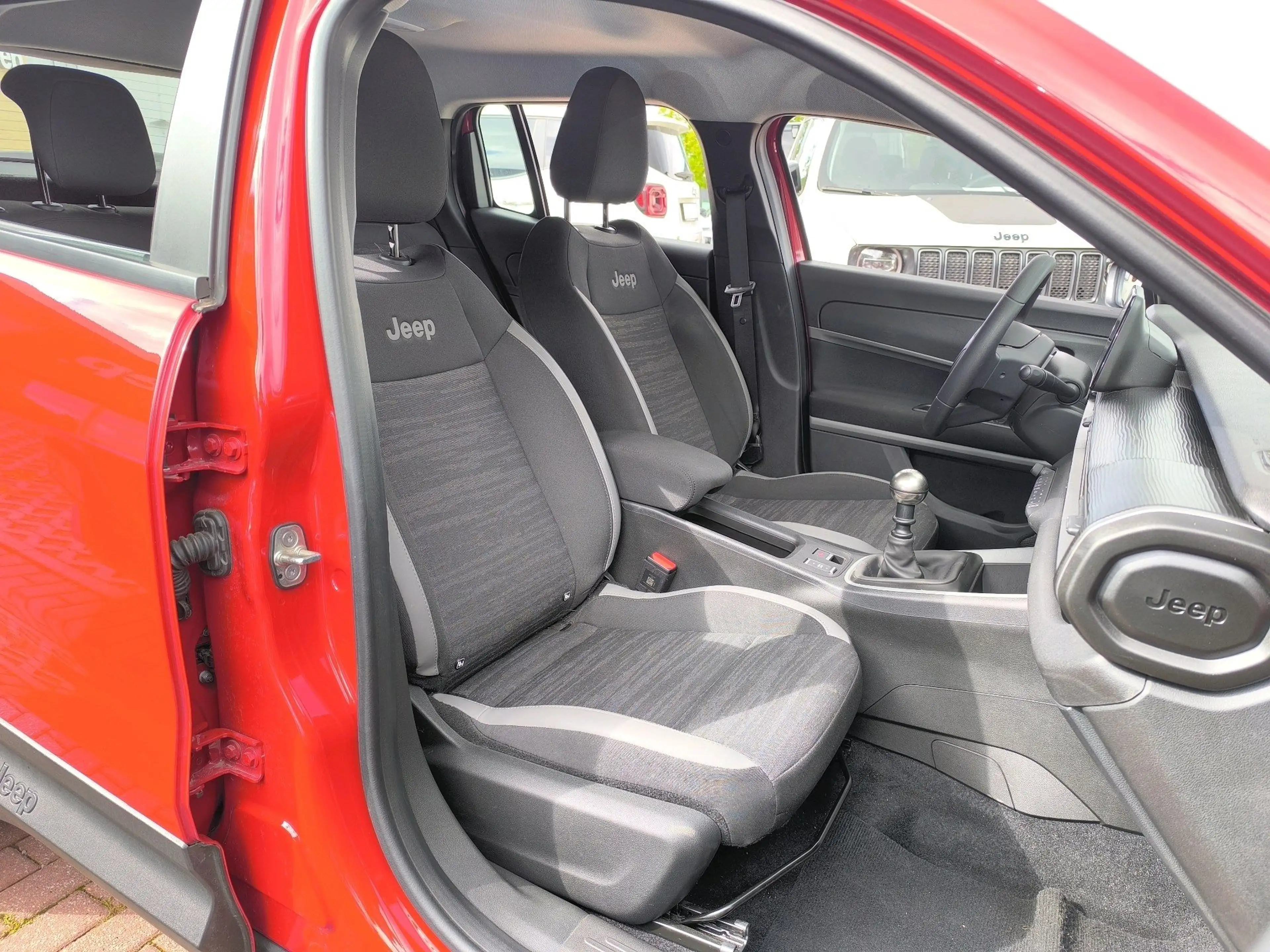 Jeep Avenger Longitude — photo 10