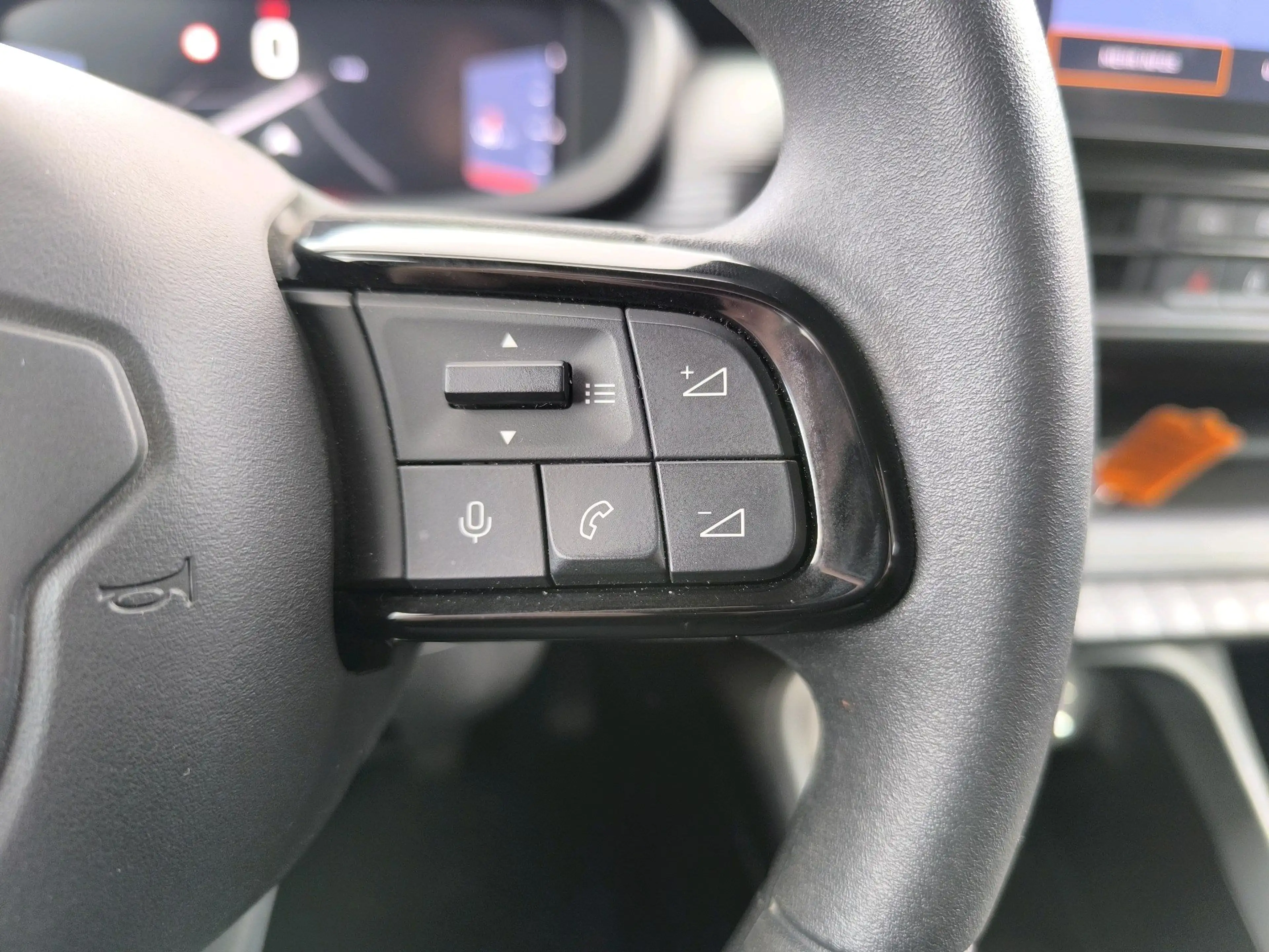 Jeep Avenger Longitude — photo 15