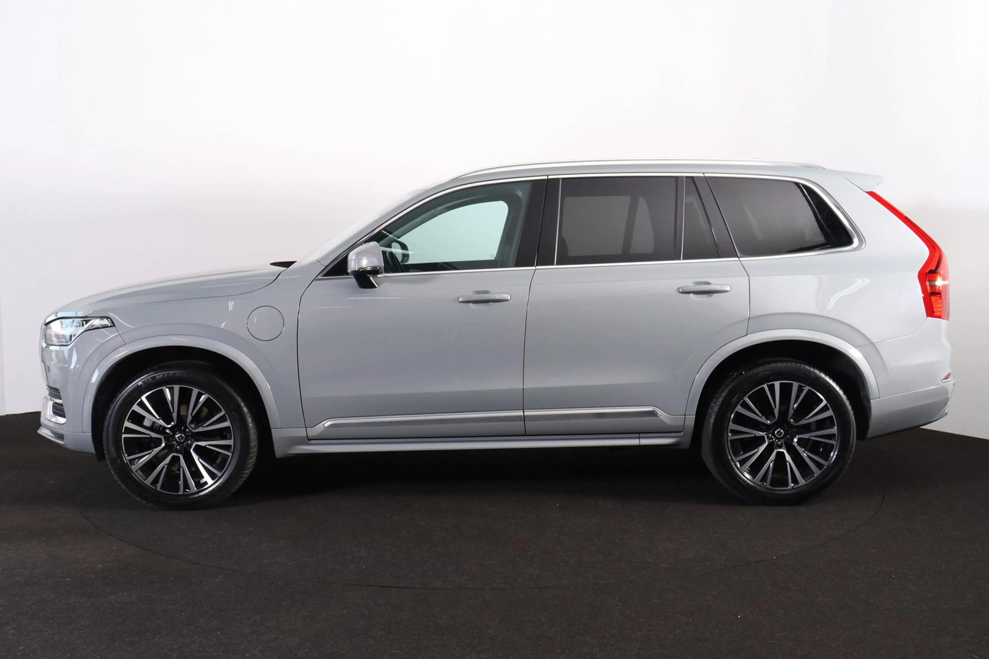 Volvo XC90 T8 Recharge AWD Core Bright - IntelliSafe Assist & — photo 3