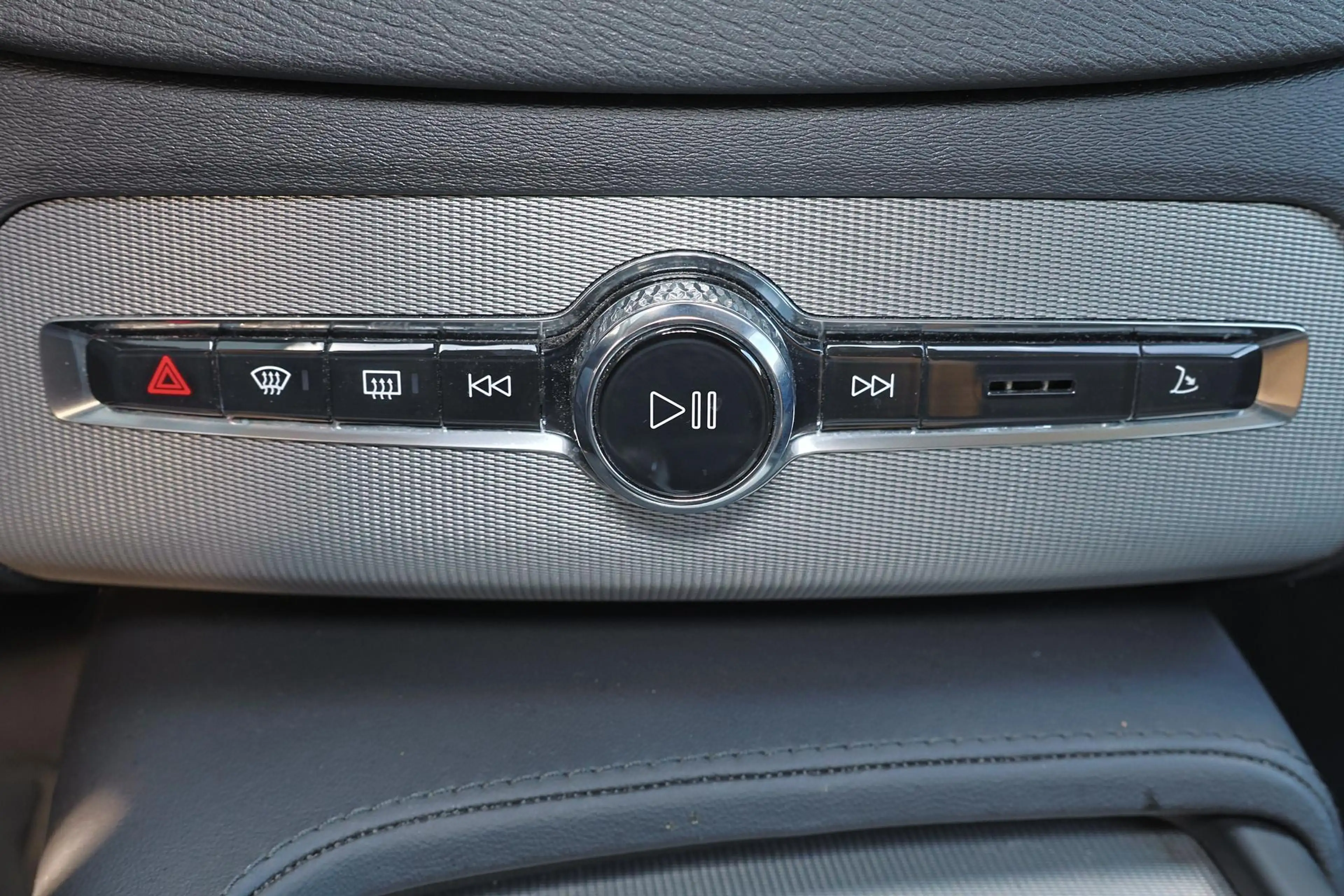 Volvo XC90 T8 Recharge AWD Core Bright - IntelliSafe Assist & — photo 9