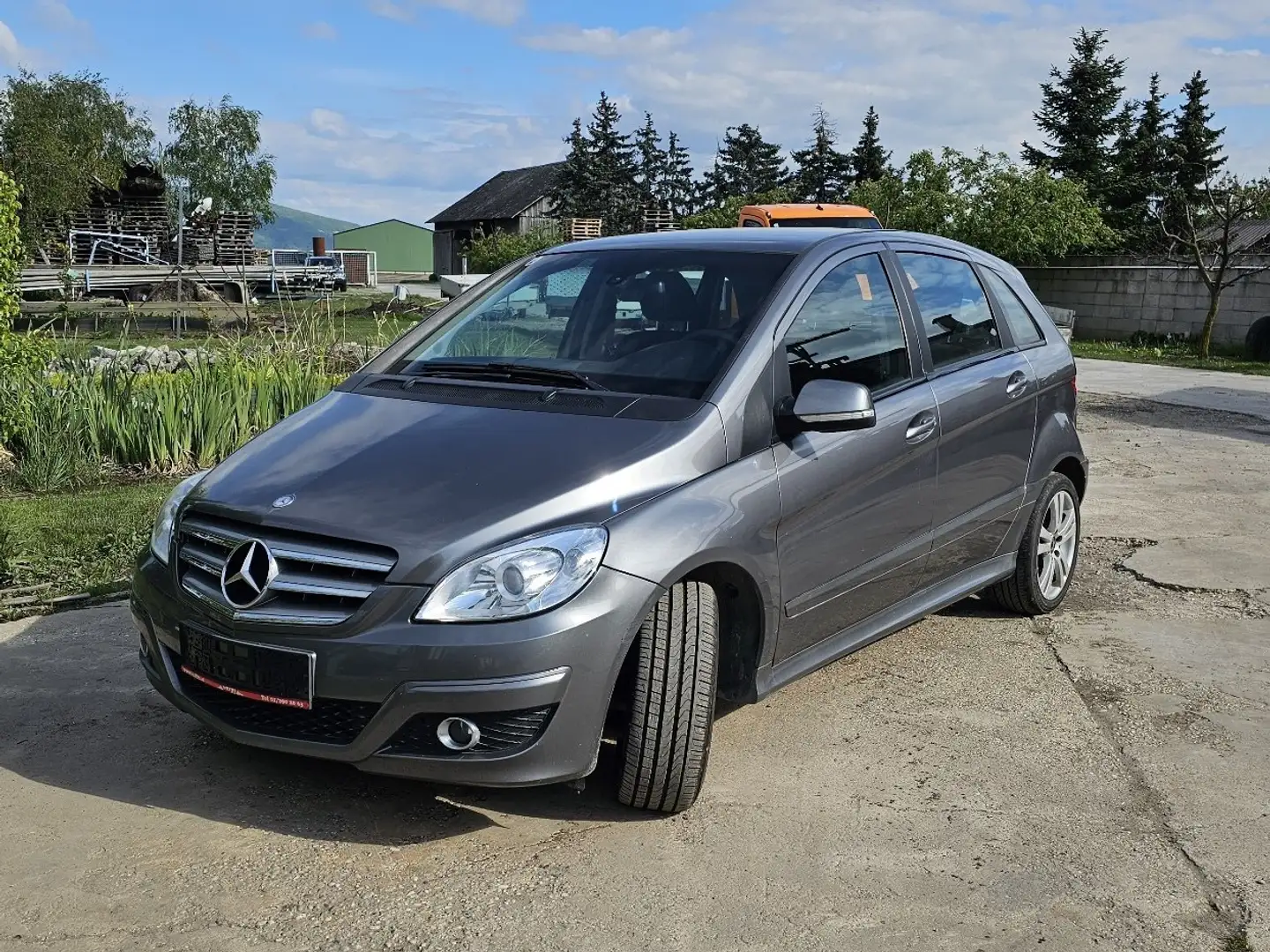 Mercedes-Benz B 180 CDI Grau - 1