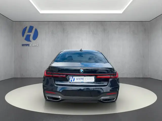 BMW 7 Series view 8