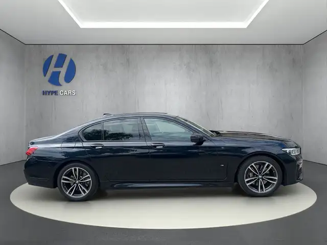 BMW 7 Series view 7