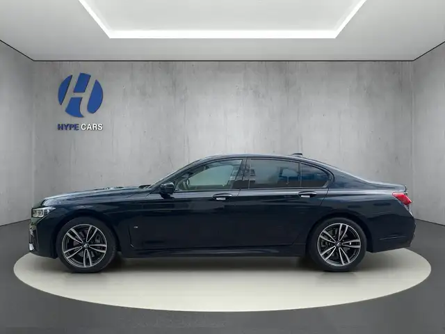 BMW 7 Series view 6