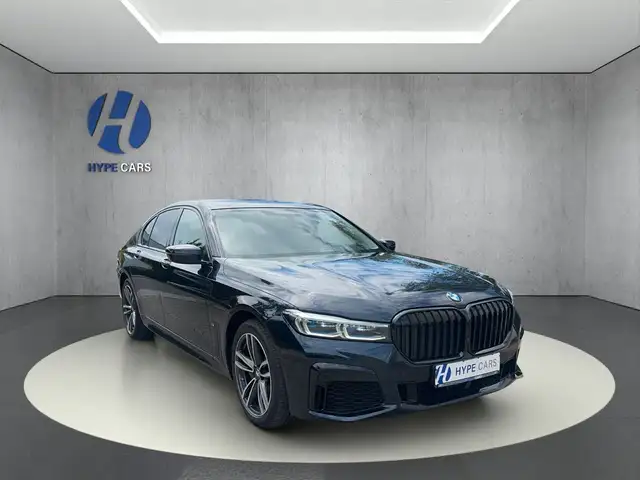 BMW 7 Series view 3