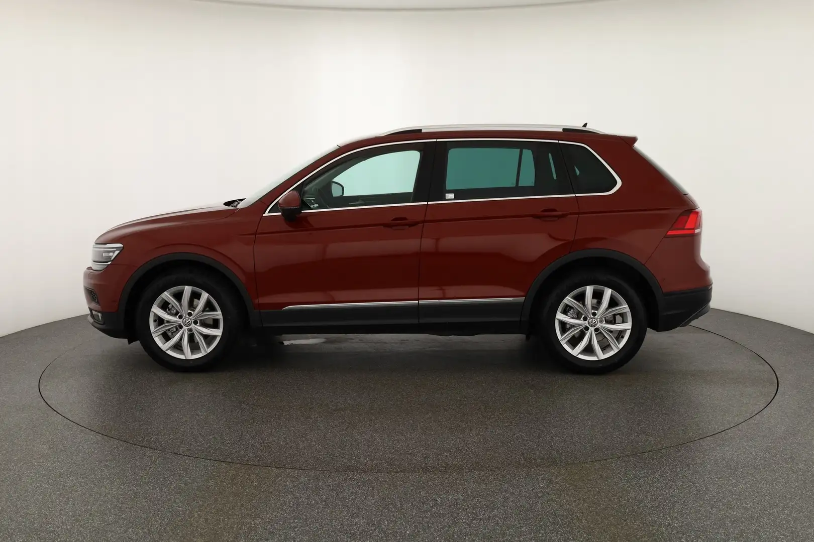 Volkswagen Tiguan 1.5 TSI Comfortline LED Virtual Cockpit Rojo - 2