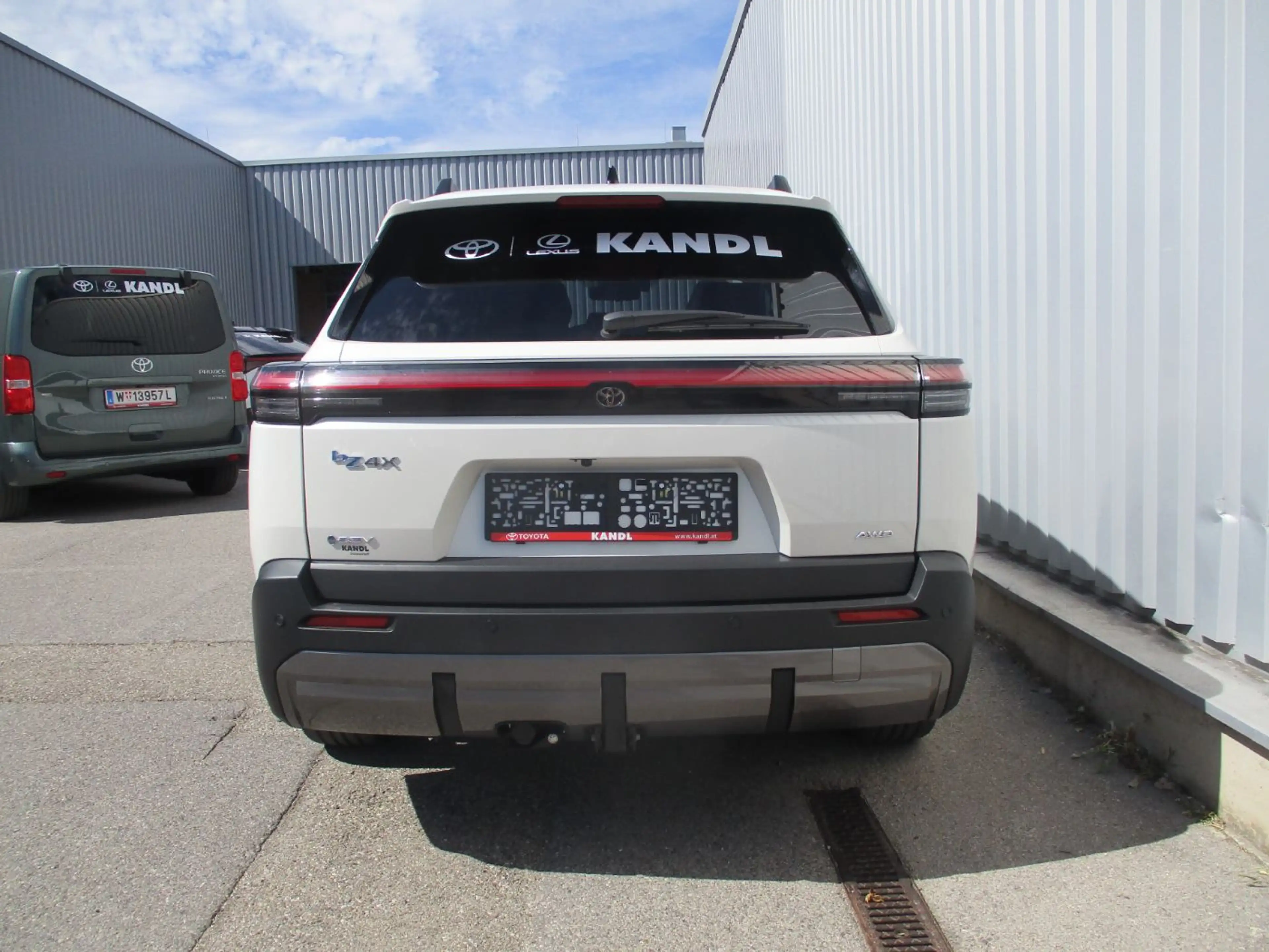 Toyota bZ4X Touring Lounge ACC+LED+Navi+Pano+SD+SHZ+360 — photo 6