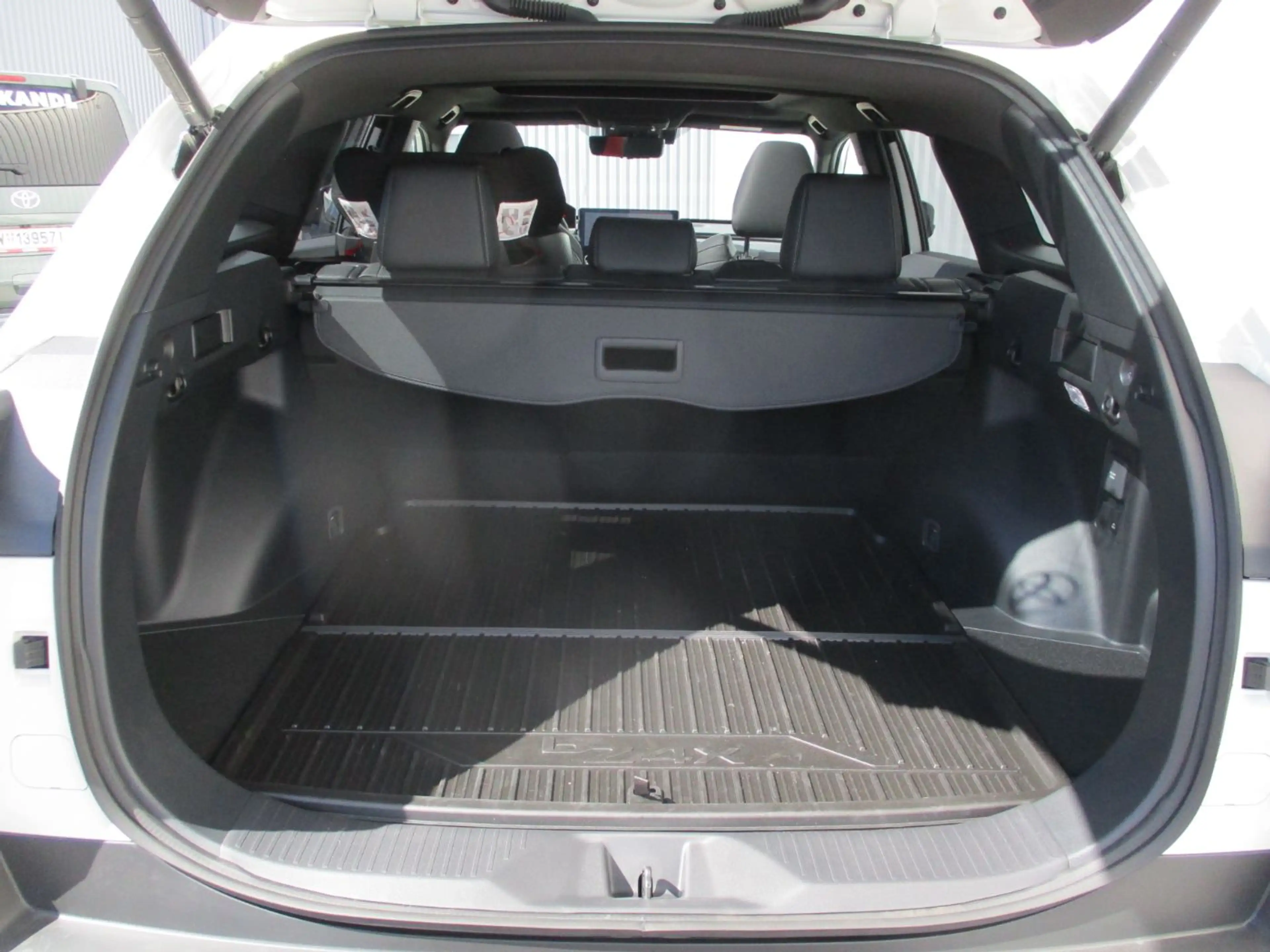 Toyota bZ4X Touring Lounge ACC+LED+Navi+Pano+SD+SHZ+360 — photo 7