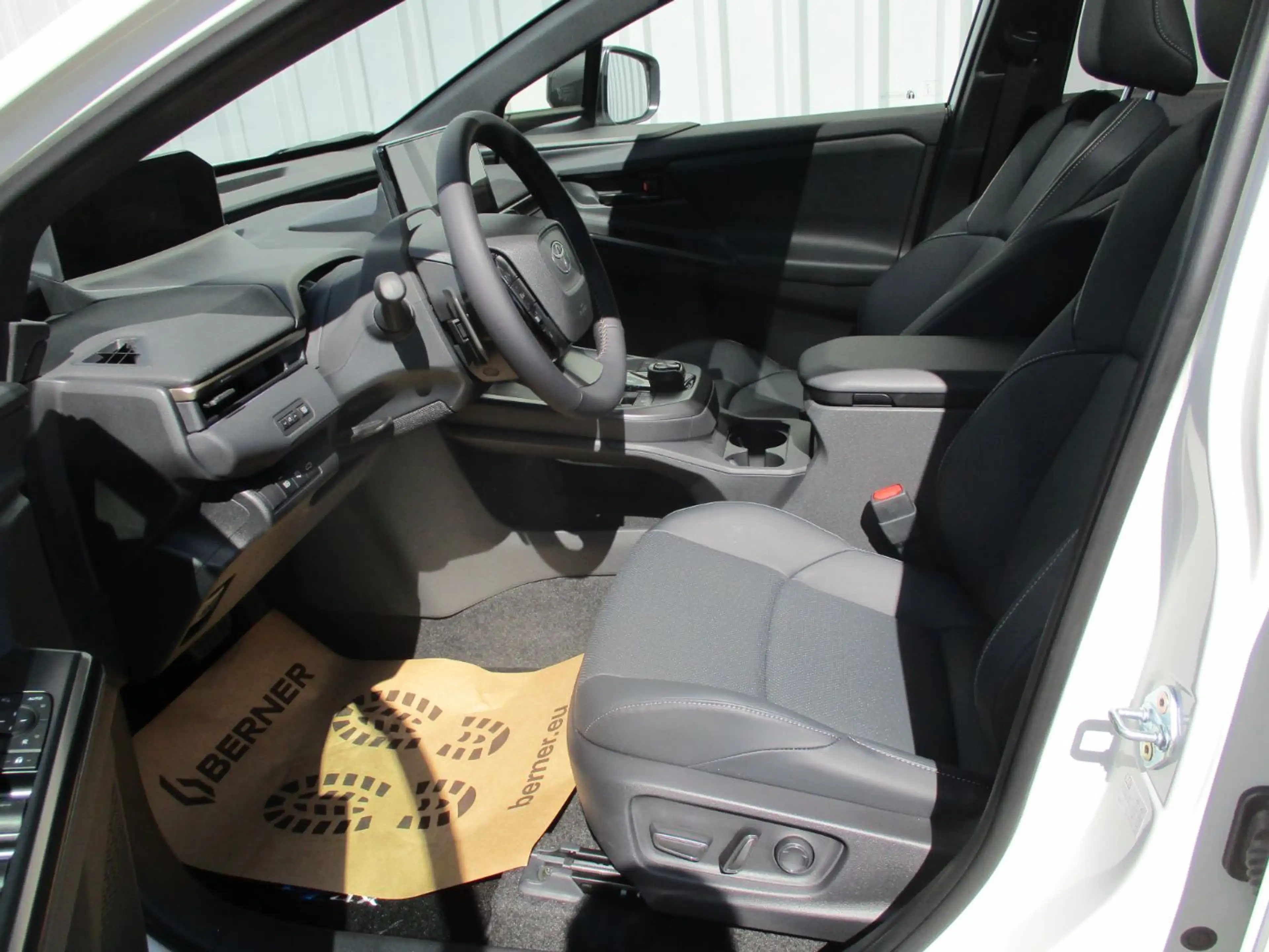 Toyota bZ4X Touring Lounge ACC+LED+Navi+Pano+SD+SHZ+360 — photo 9