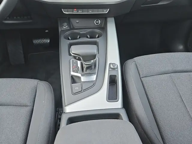 Audi A4 view 9