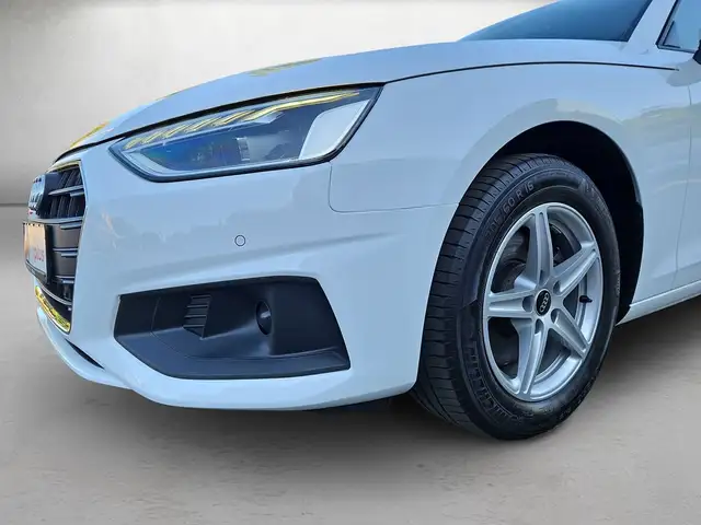 Audi A4 view 4
