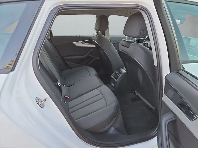 Audi A4 view 12