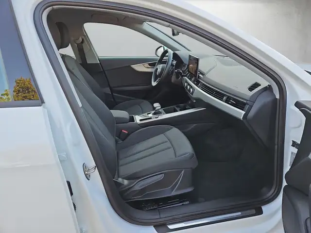Audi A4 view 13