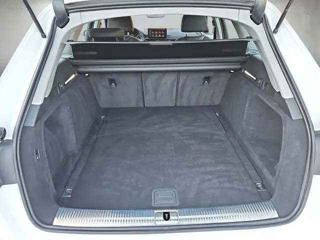 Audi A4 view 5