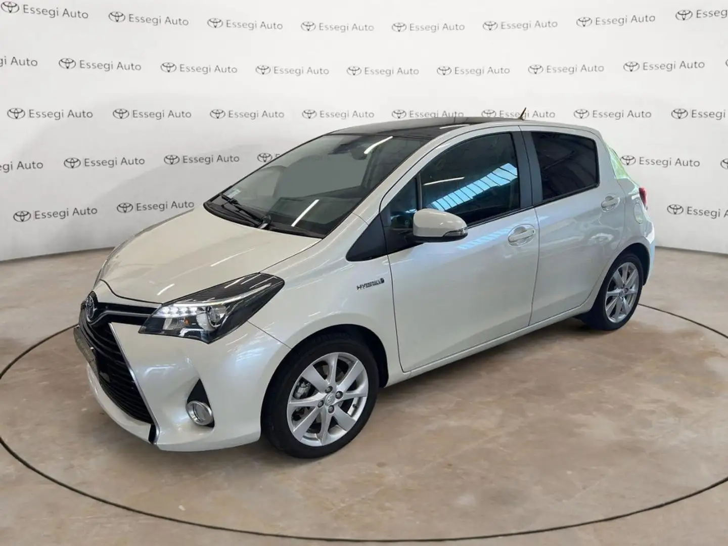 Toyota Yaris 1.5 Hybrid 5 porte Style Bianco - 1
