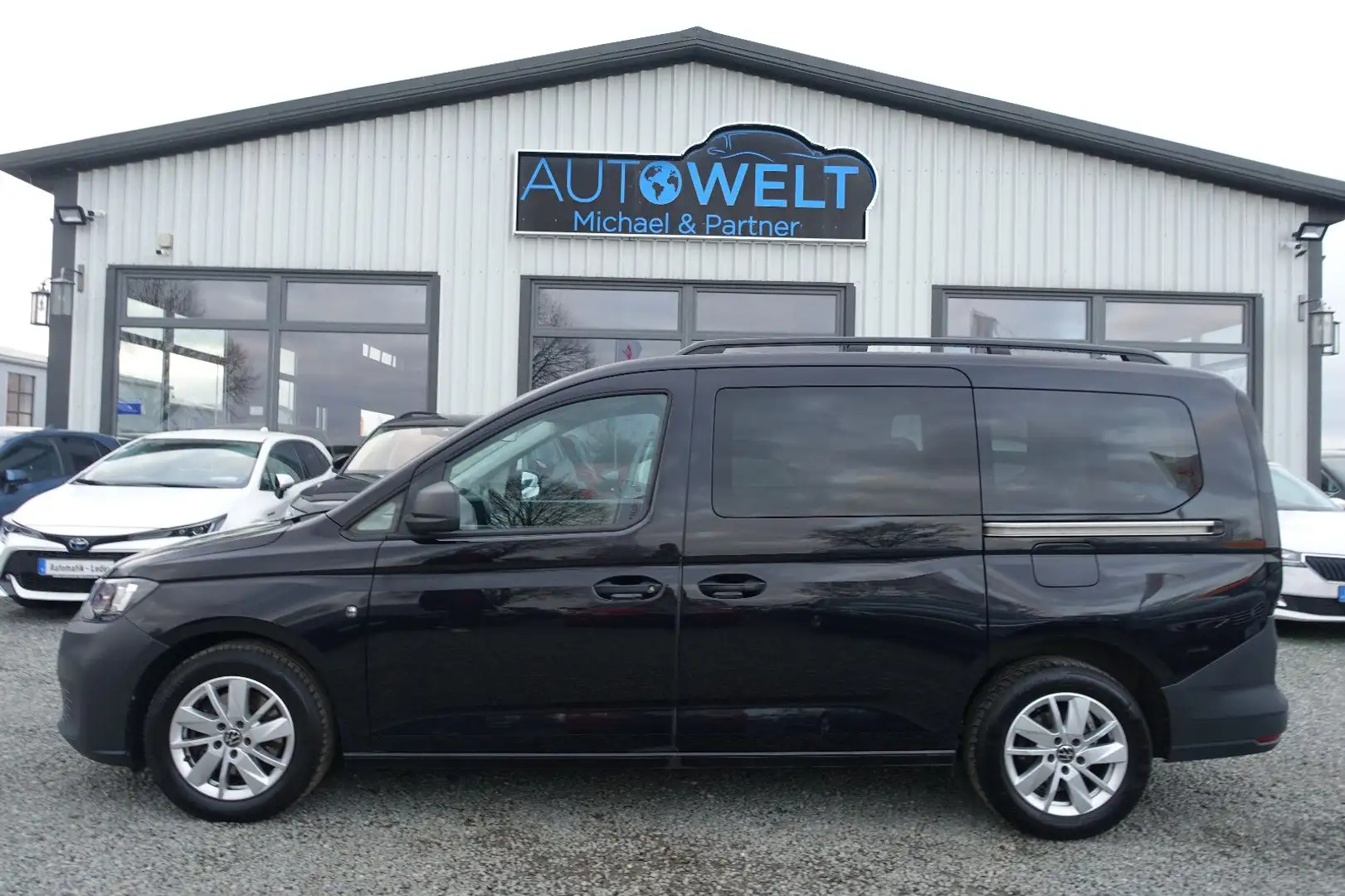 Volkswagen Caddy Maxi 2.0 TDI KLIMA TEMP DAB lück.VWScheckh Schwarz - 1