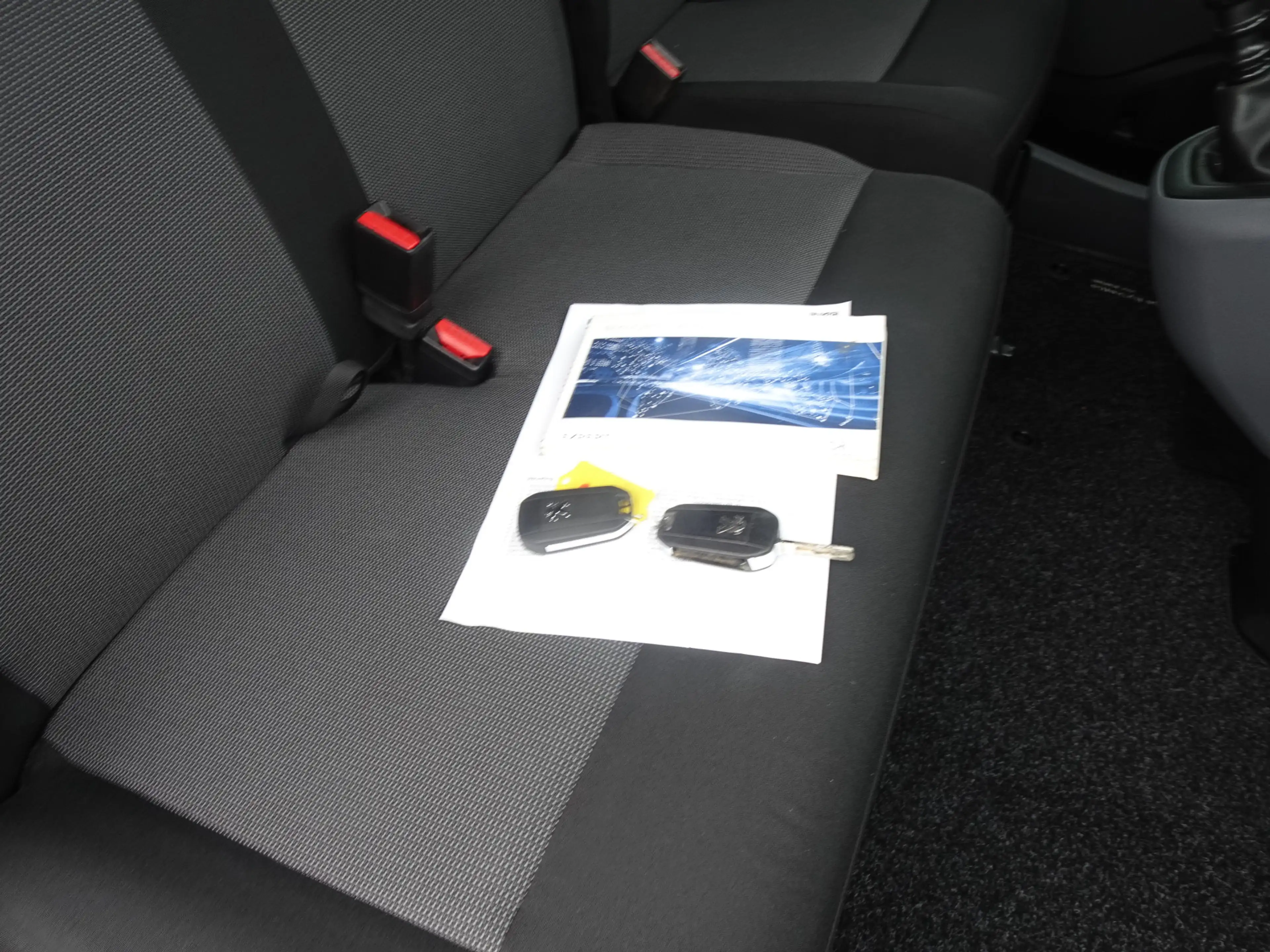 Peugeot Expert 231L 2.0 BlueHDI 150 Premium Pack airco 3 zits — photo 9
