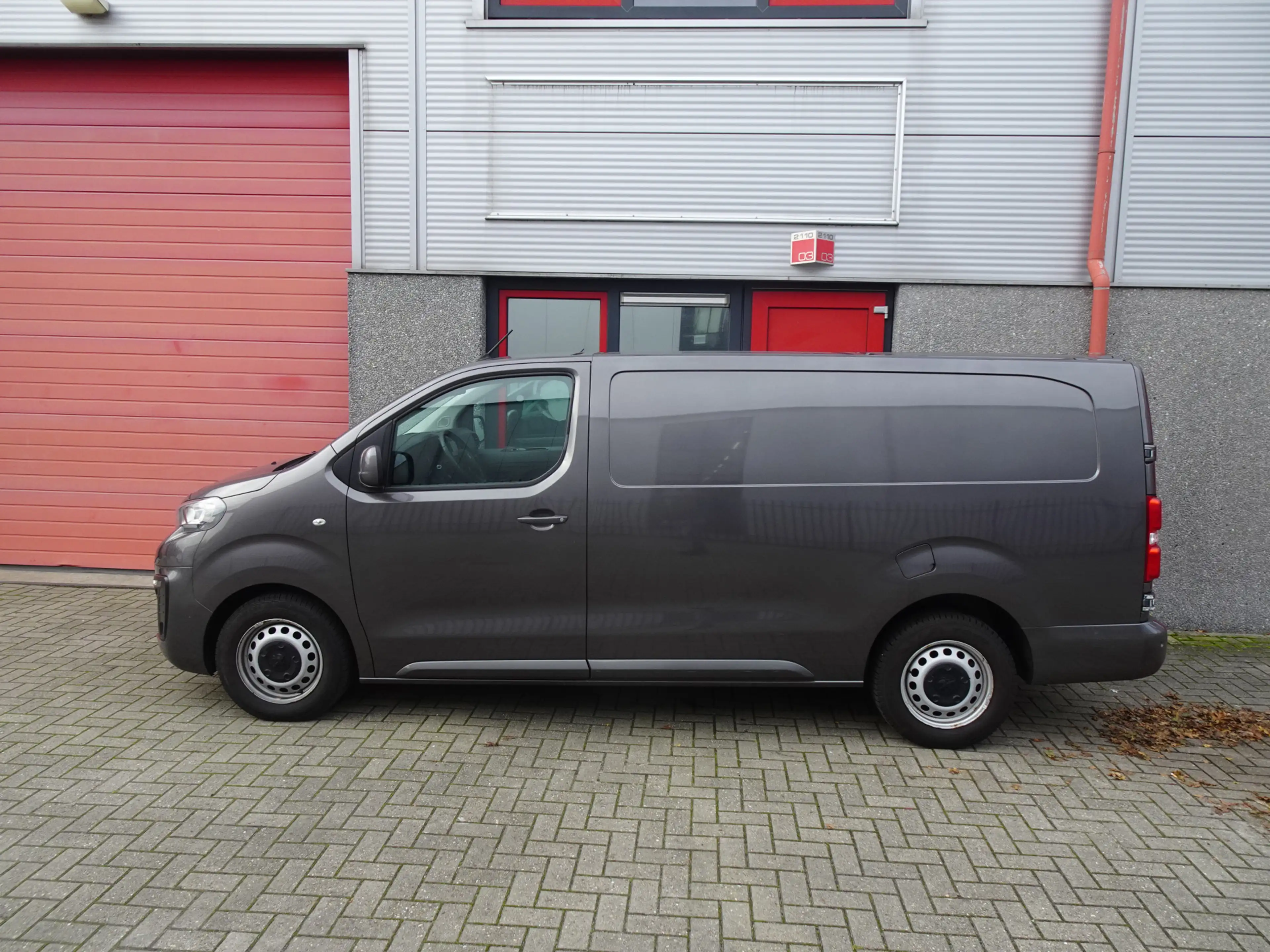Peugeot Expert 231L 2.0 BlueHDI 150 Premium Pack airco 3 zits — photo 2