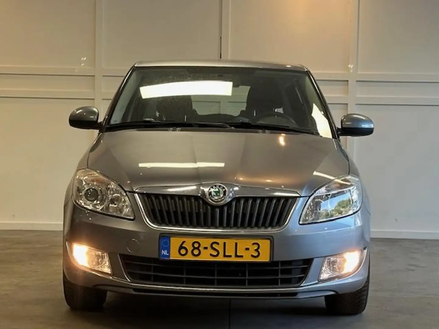 Skoda Fabia 1.6 TDI Ambition / Airco / Cruise / 2011 Gris - 2