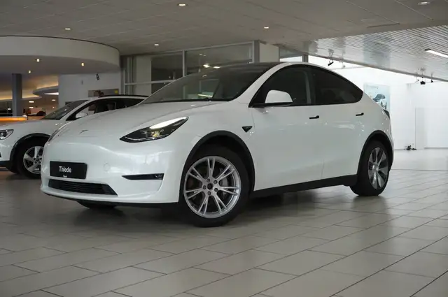 Tesla Model Y view 3