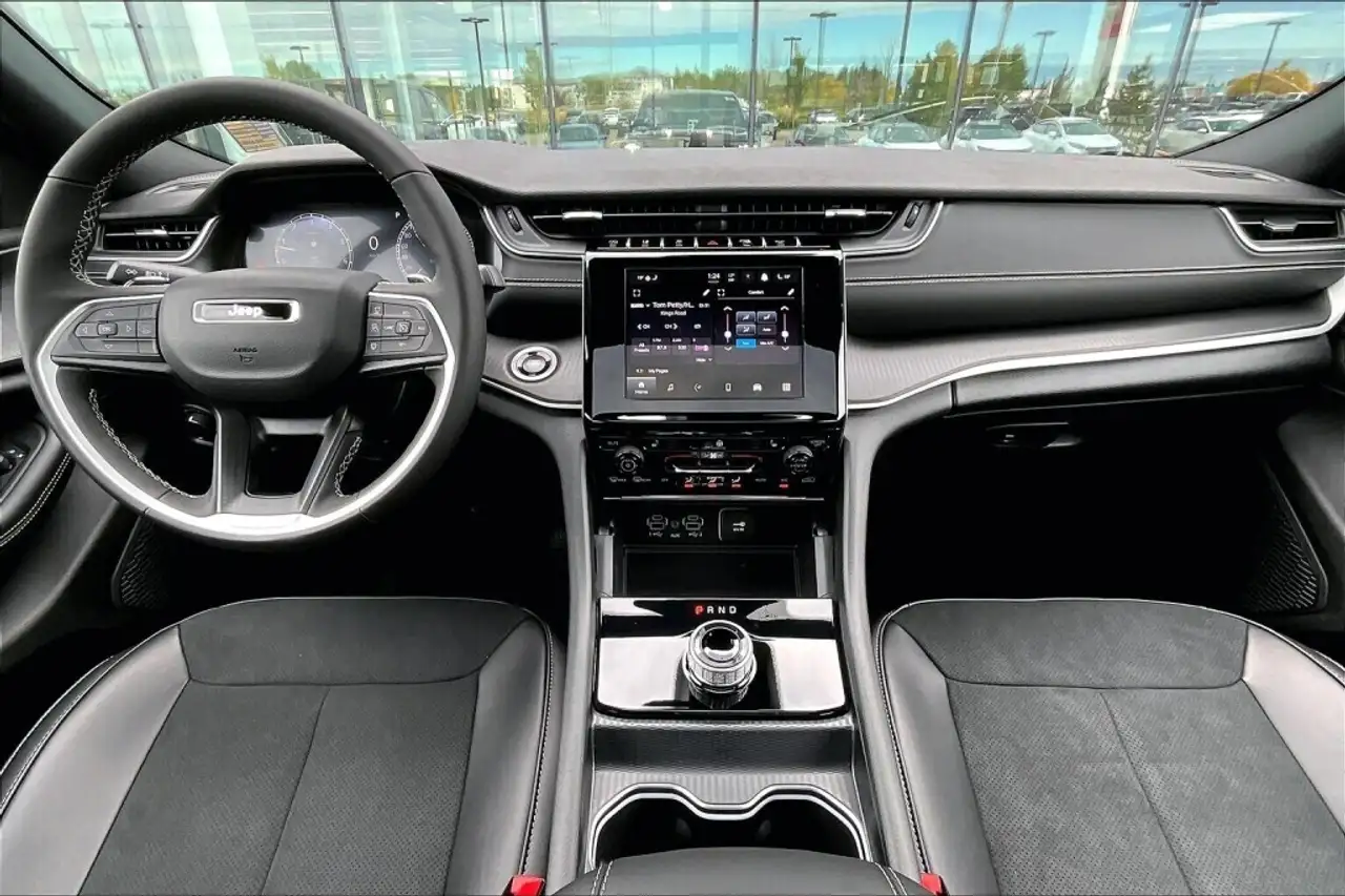 Jeep Grand Cherokee снимка Jeep Grand Cherokee
