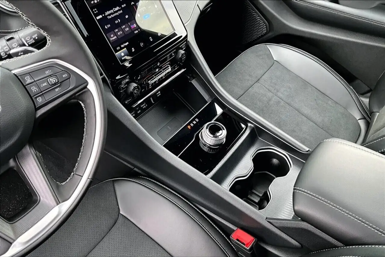 Jeep Grand Cherokee снимка Jeep Grand Cherokee