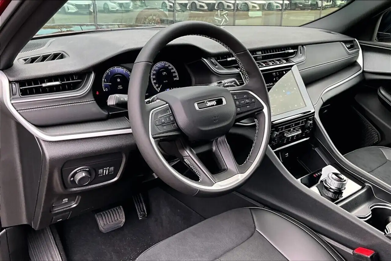Jeep Grand Cherokee снимка Jeep Grand Cherokee