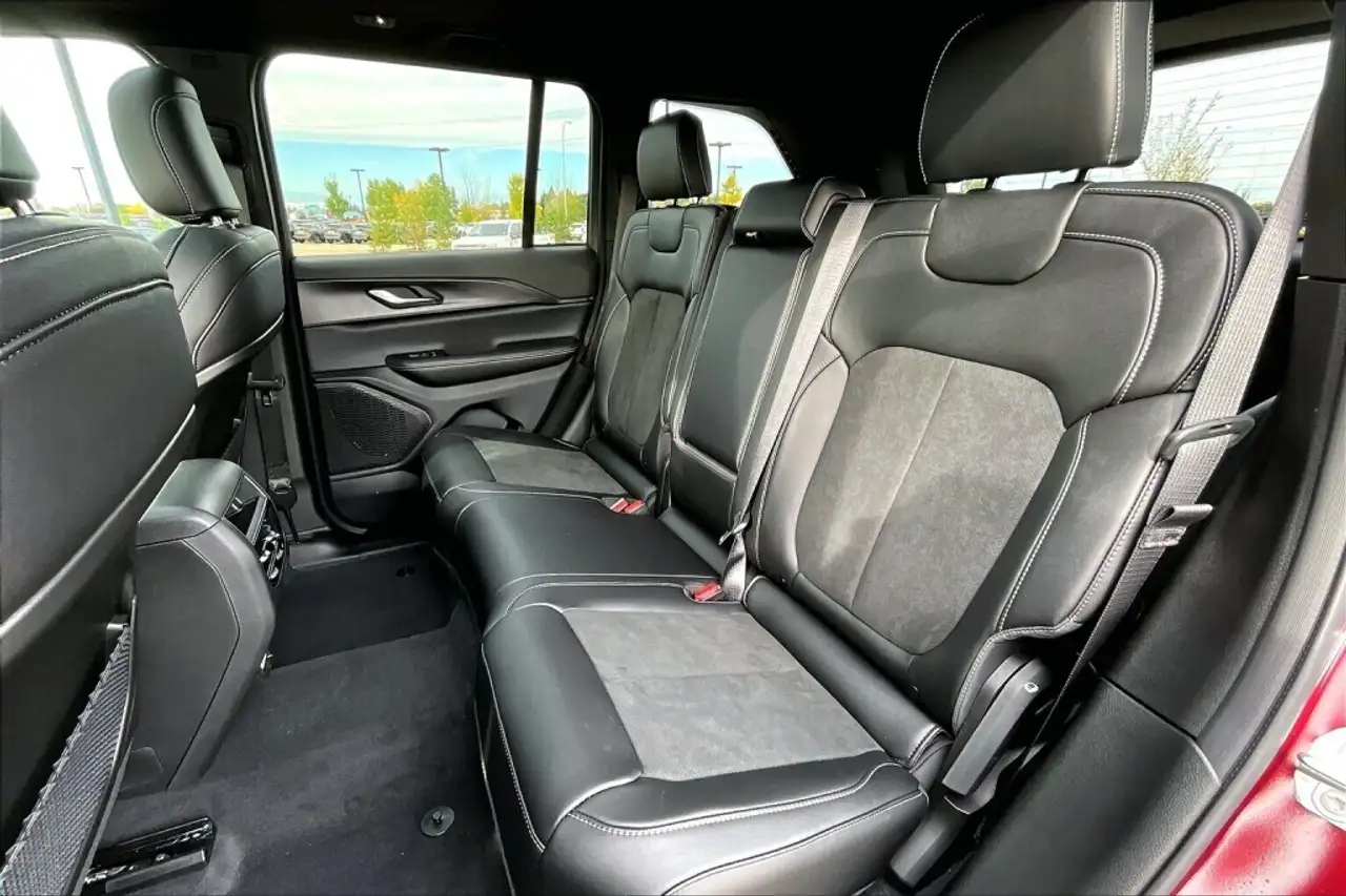 Jeep Grand Cherokee снимка Jeep Grand Cherokee