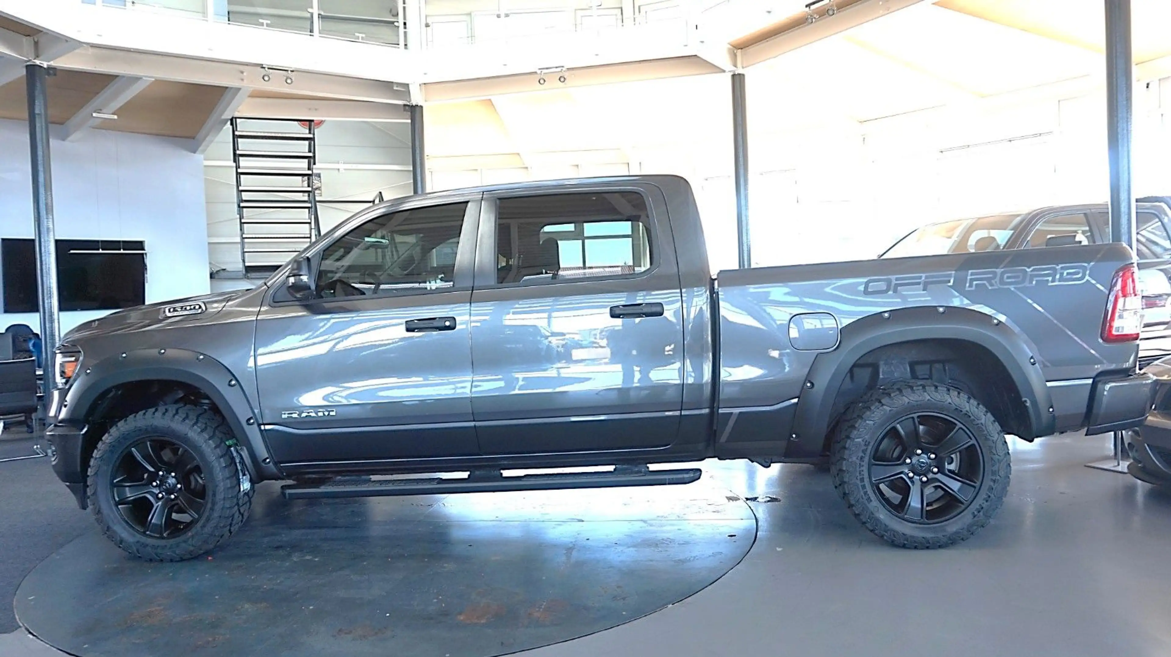 Dodge RAM 1500 HEMI 5.7l Crew-Cab*4x4*6Sitz*LONGBED — photo 2