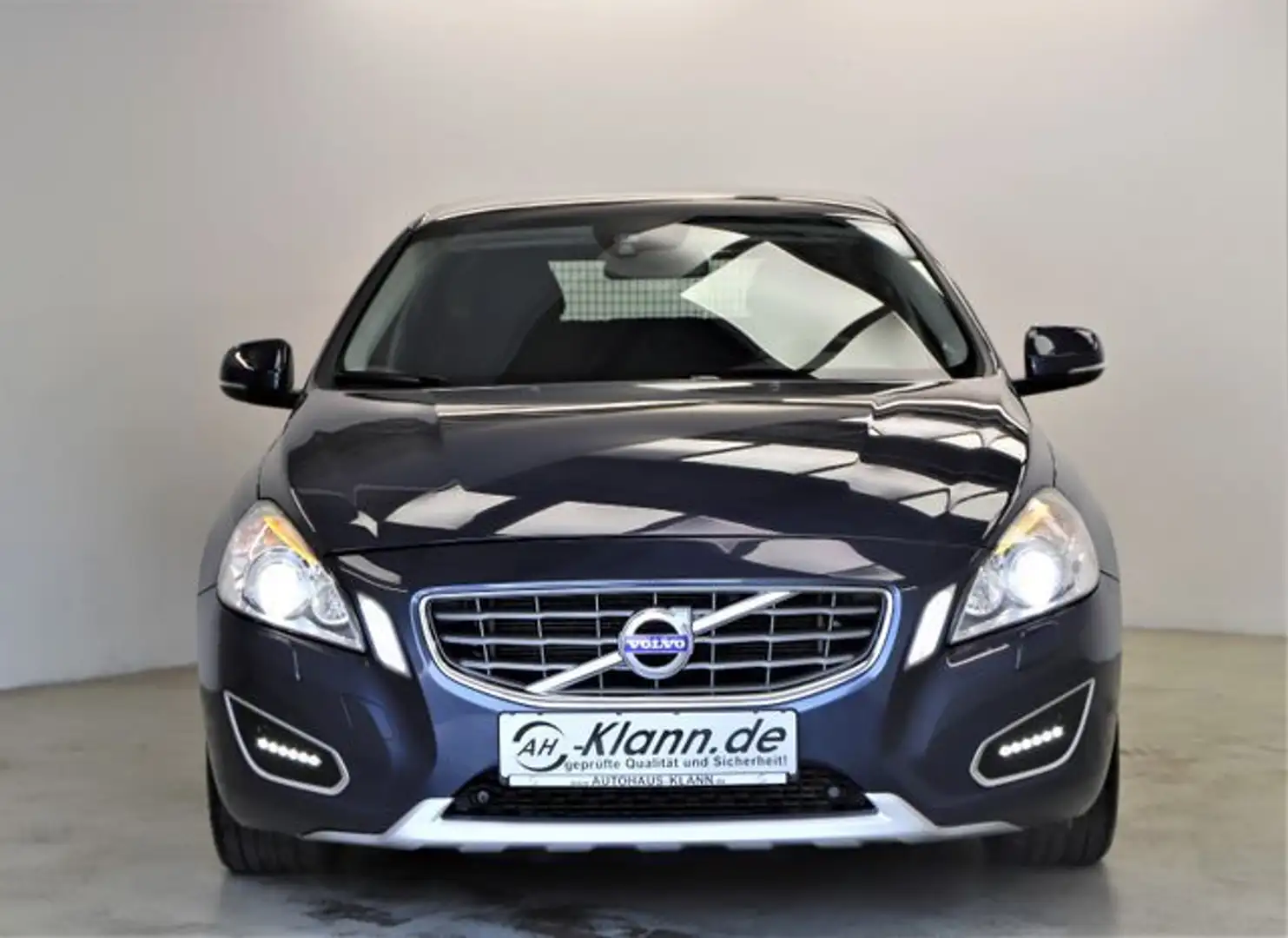 Volvo V60 2.4D5 215PS Automatik Momentum AWD Standh Albastru - 2
