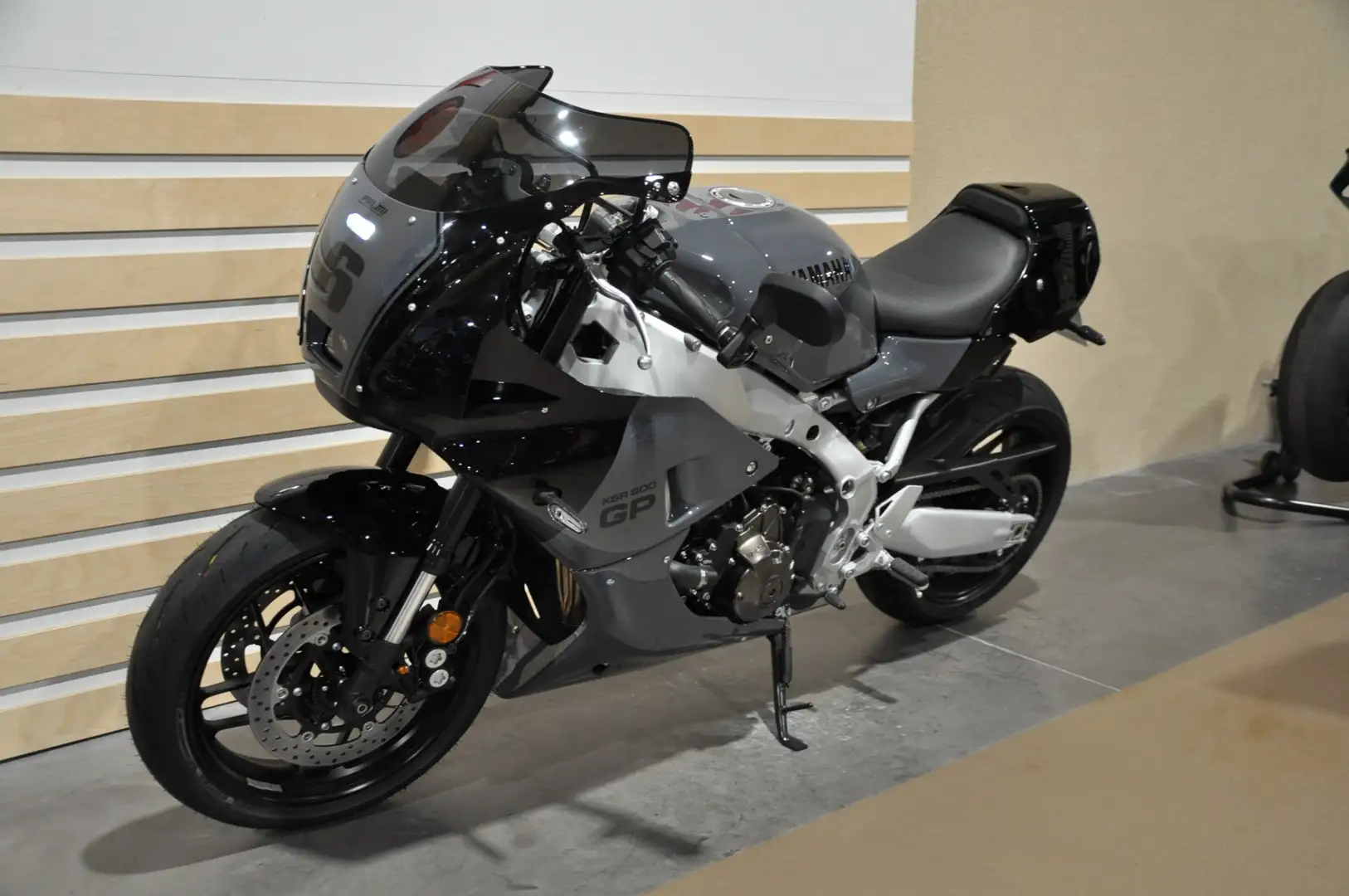 Yamaha XSR 900 Gris - 2
