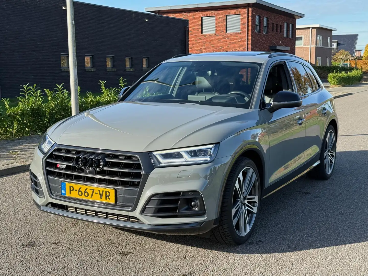 Audi SQ5 3.0 TFSI Black editie| Luchtvering | PANORAMADAK | Grijs - 2