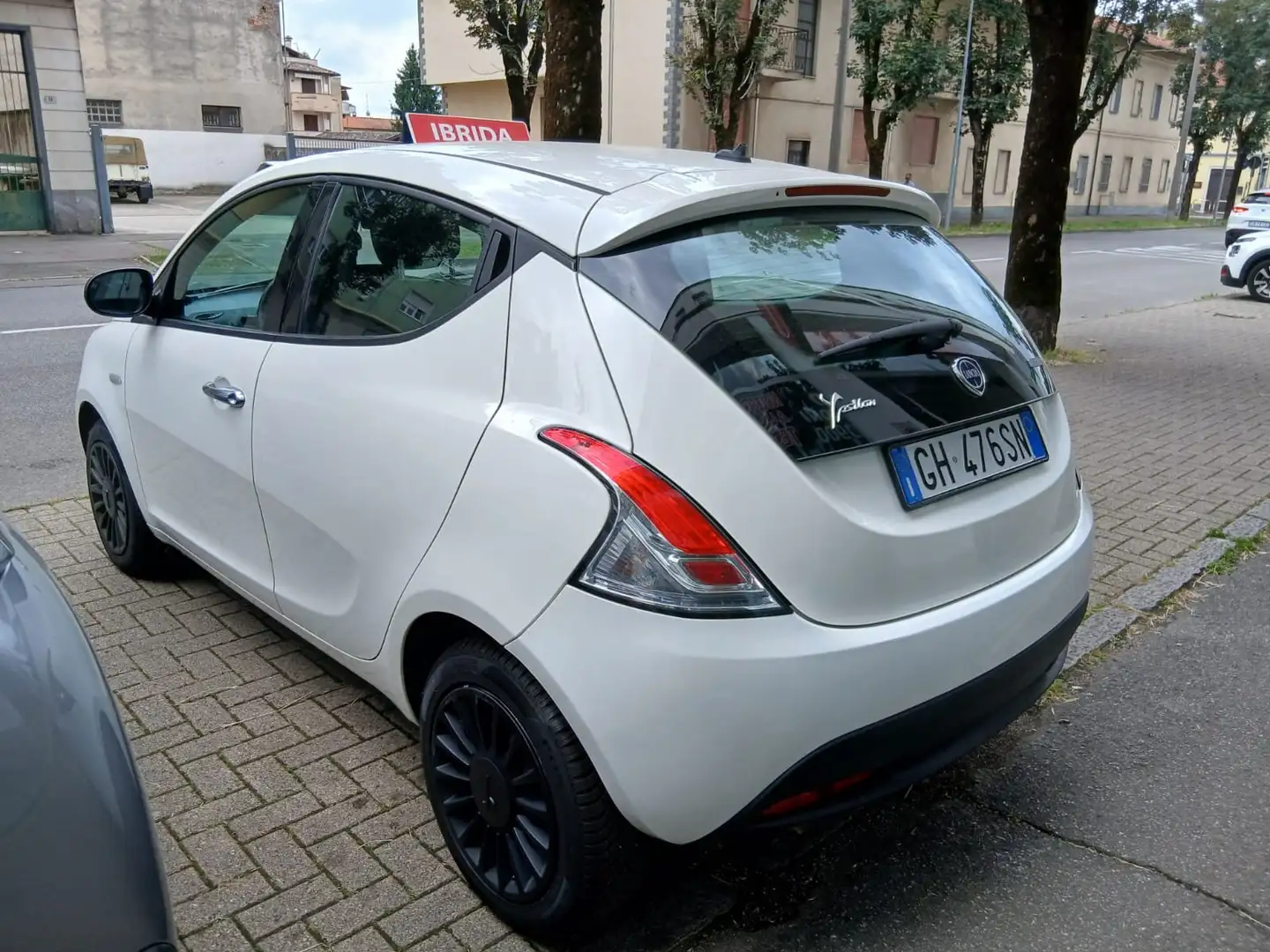 Lancia Ypsilon Ypsilon 1.0 firefly hybrid Silver s Wit - 2