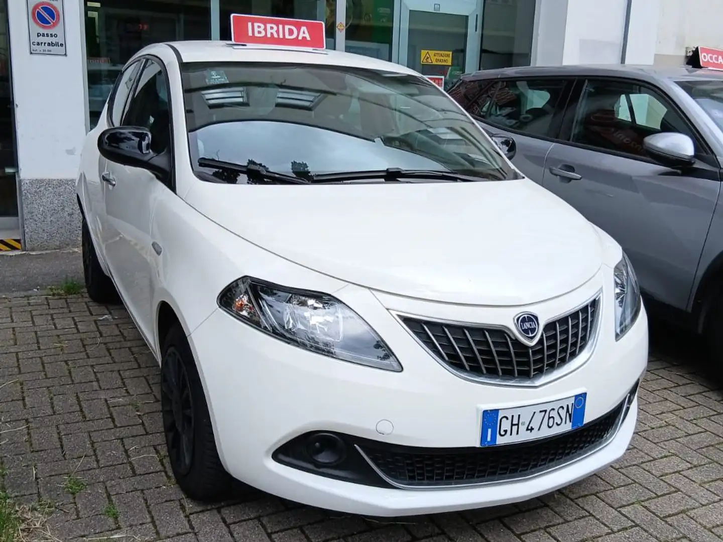 Lancia Ypsilon Ypsilon 1.0 firefly hybrid Silver s Wit - 1