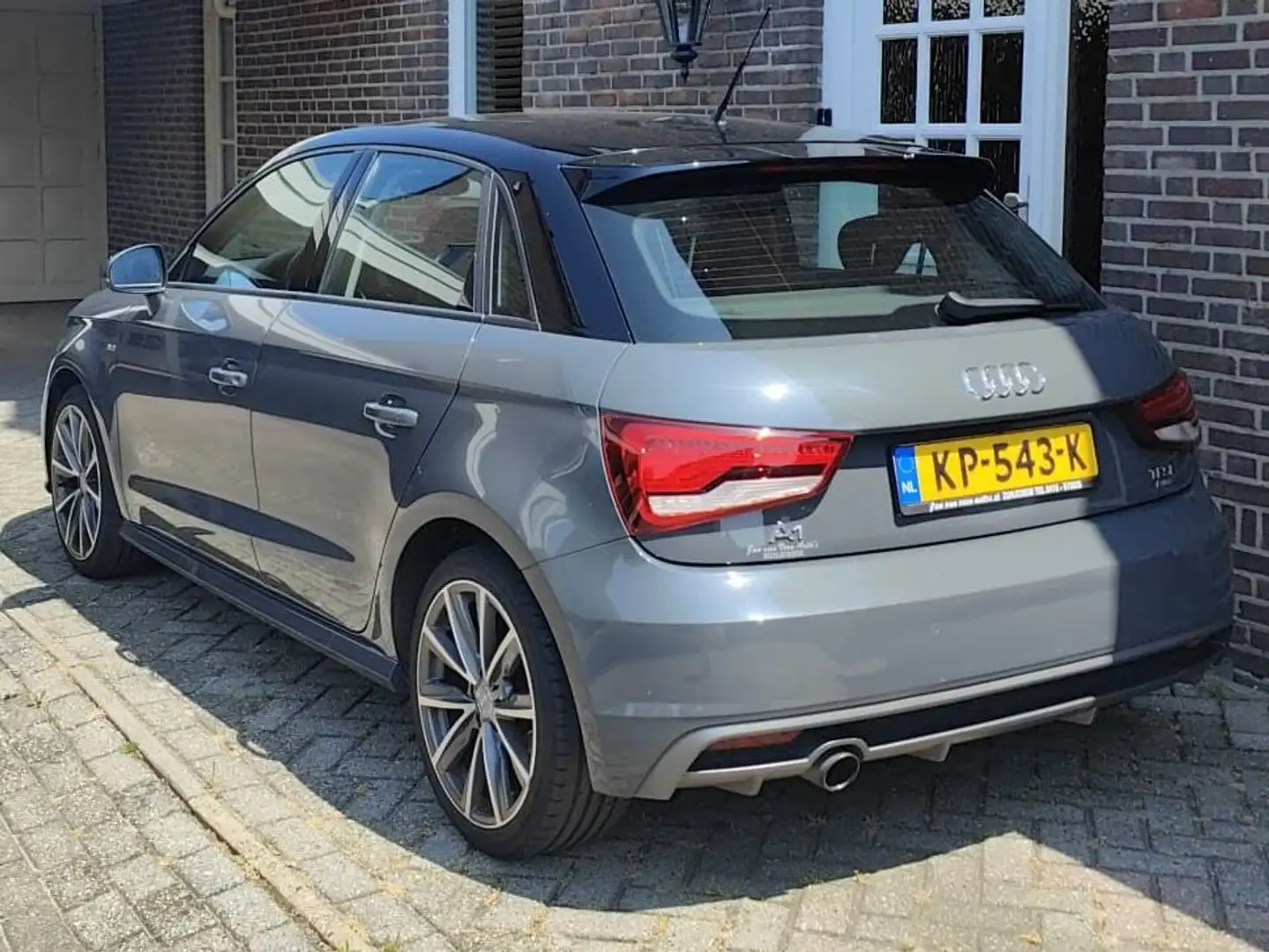 Audi A1 A1 1.0 TFSI Adrenalin siva - 1