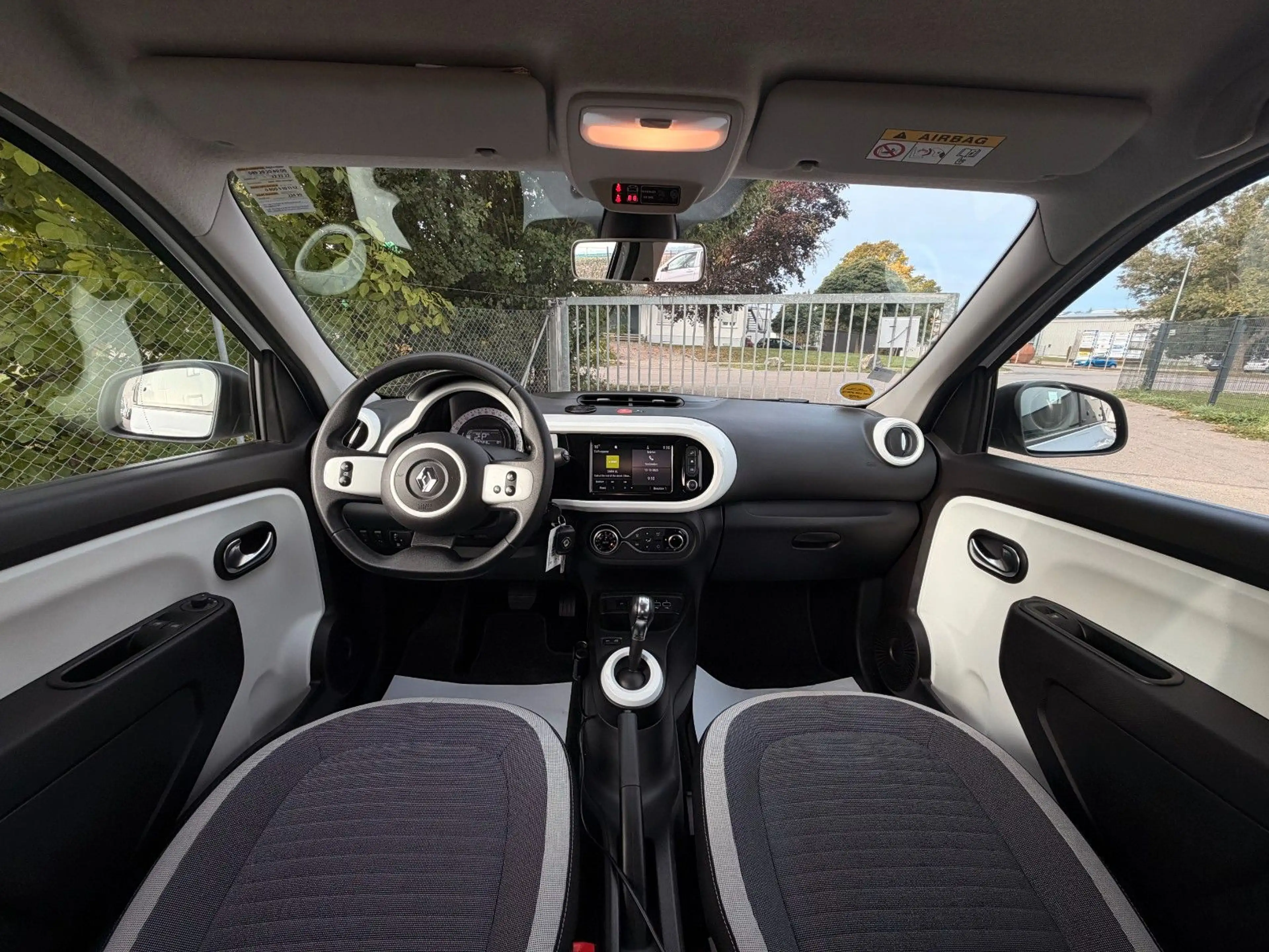 Renault Twingo Zen Electric R&GO Klima SOH — photo 11