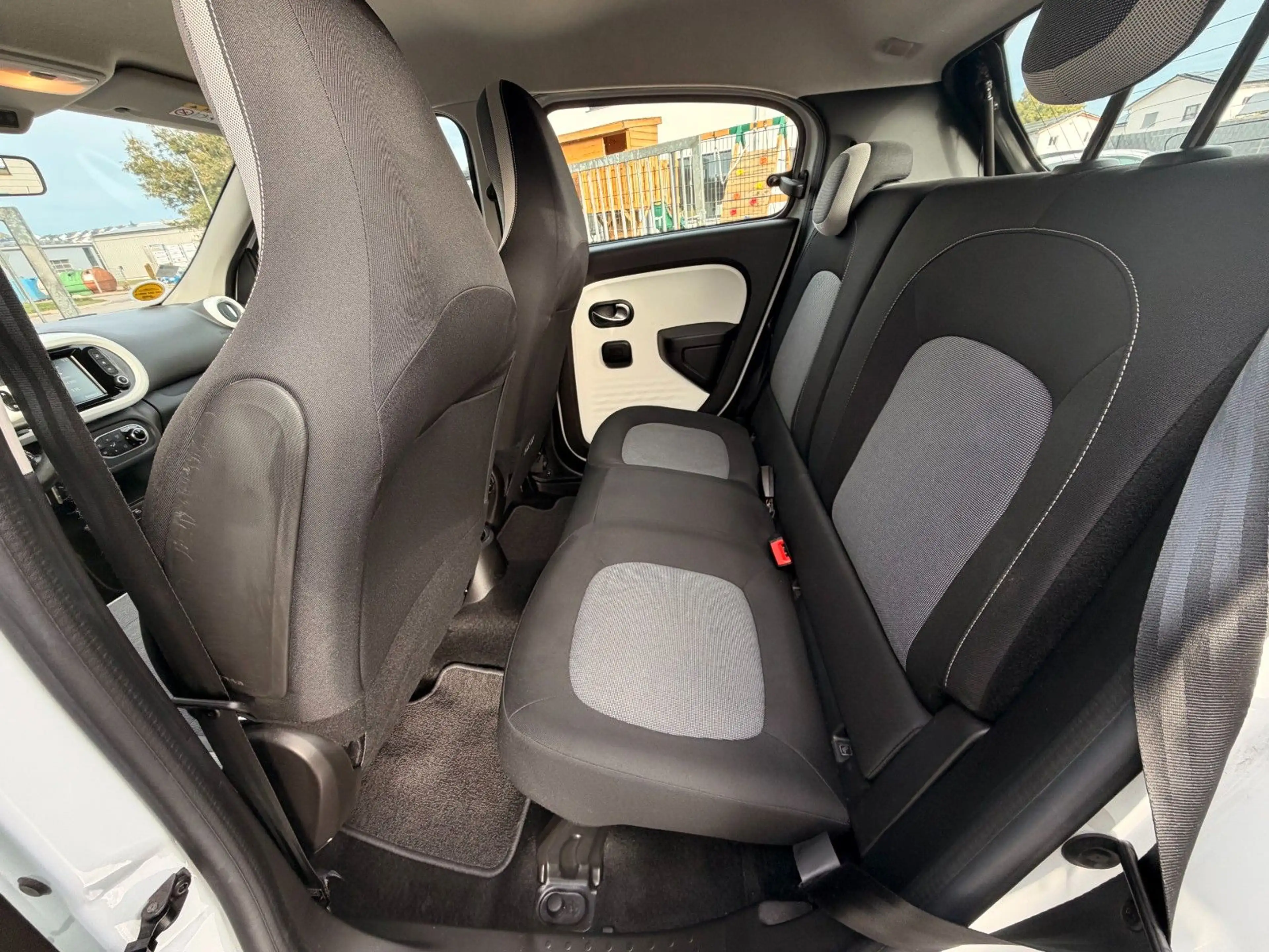 Renault Twingo Zen Electric R&GO Klima SOH — photo 12