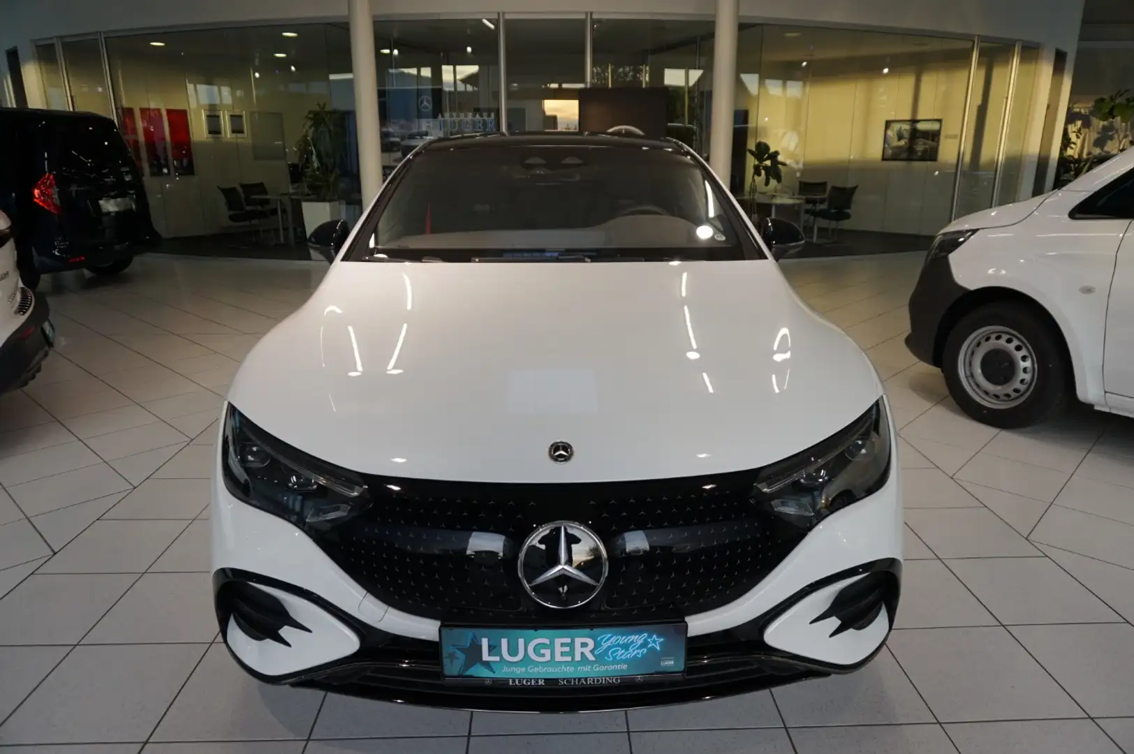 Mercedes-Benz EQE 500 4MATIC Distr KeyGo PTS Ambi eHeck AIR Weiß - 2