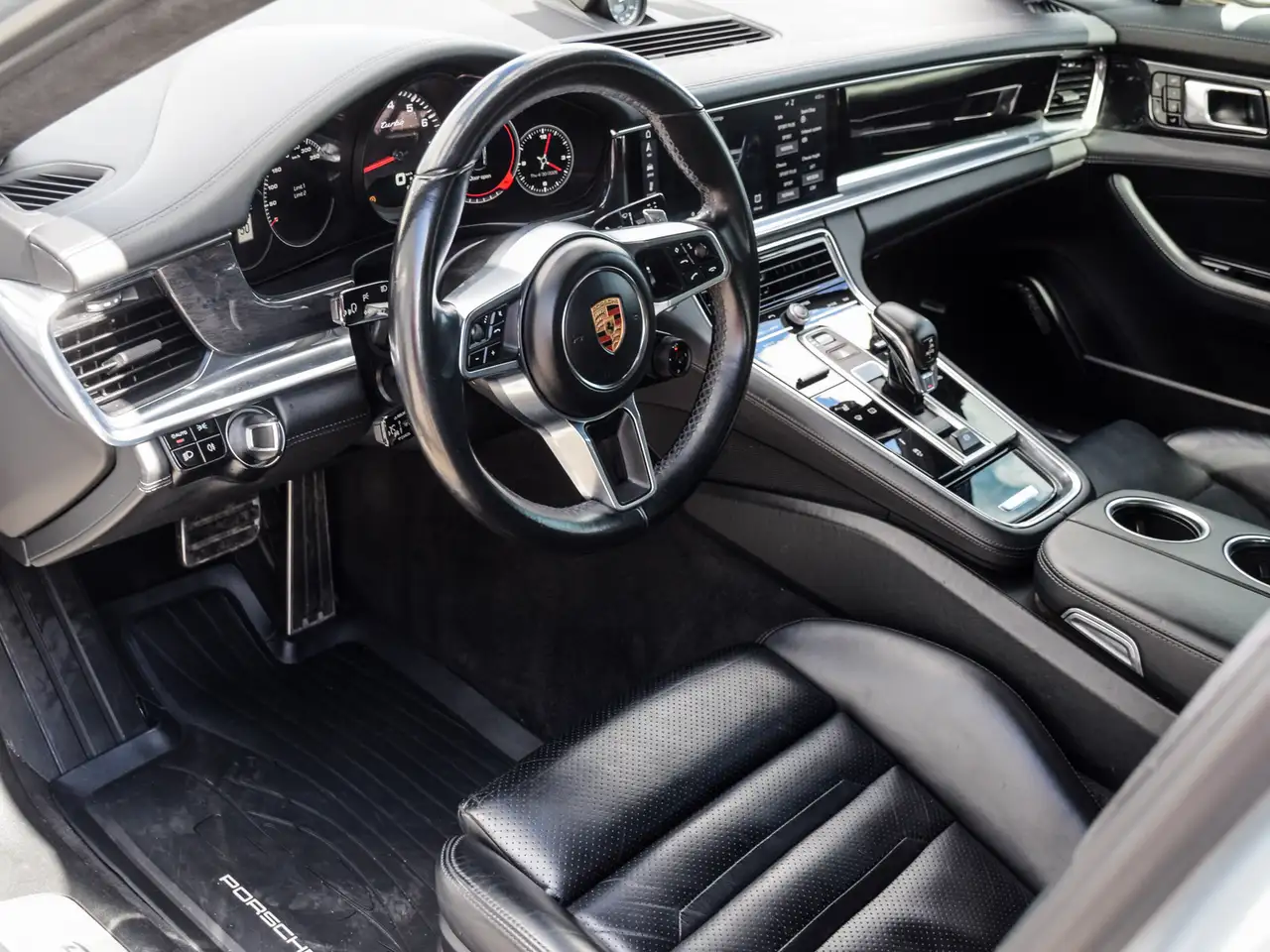 Porsche Panamera снимка Porsche Panamera