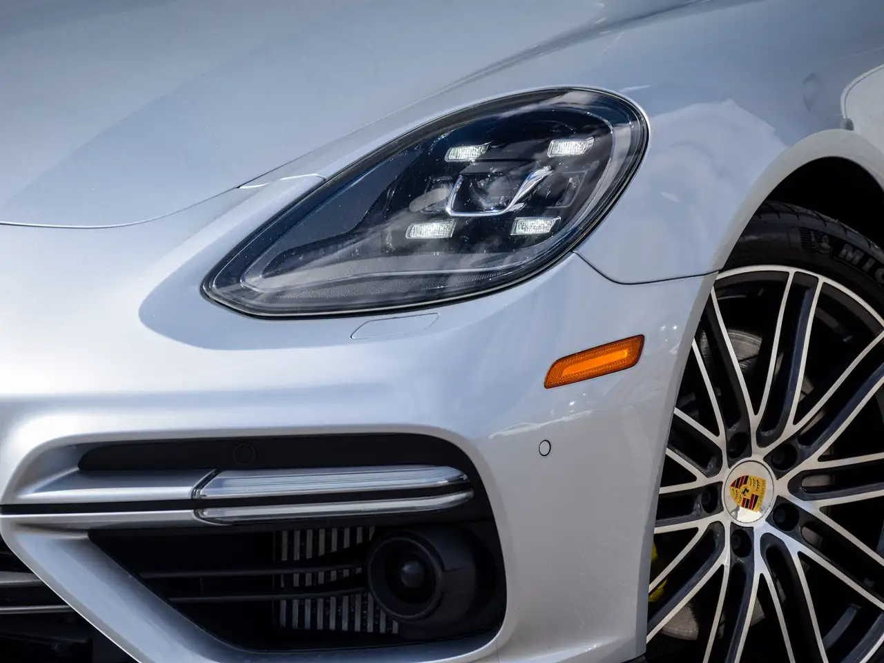 Porsche Panamera снимка Porsche Panamera