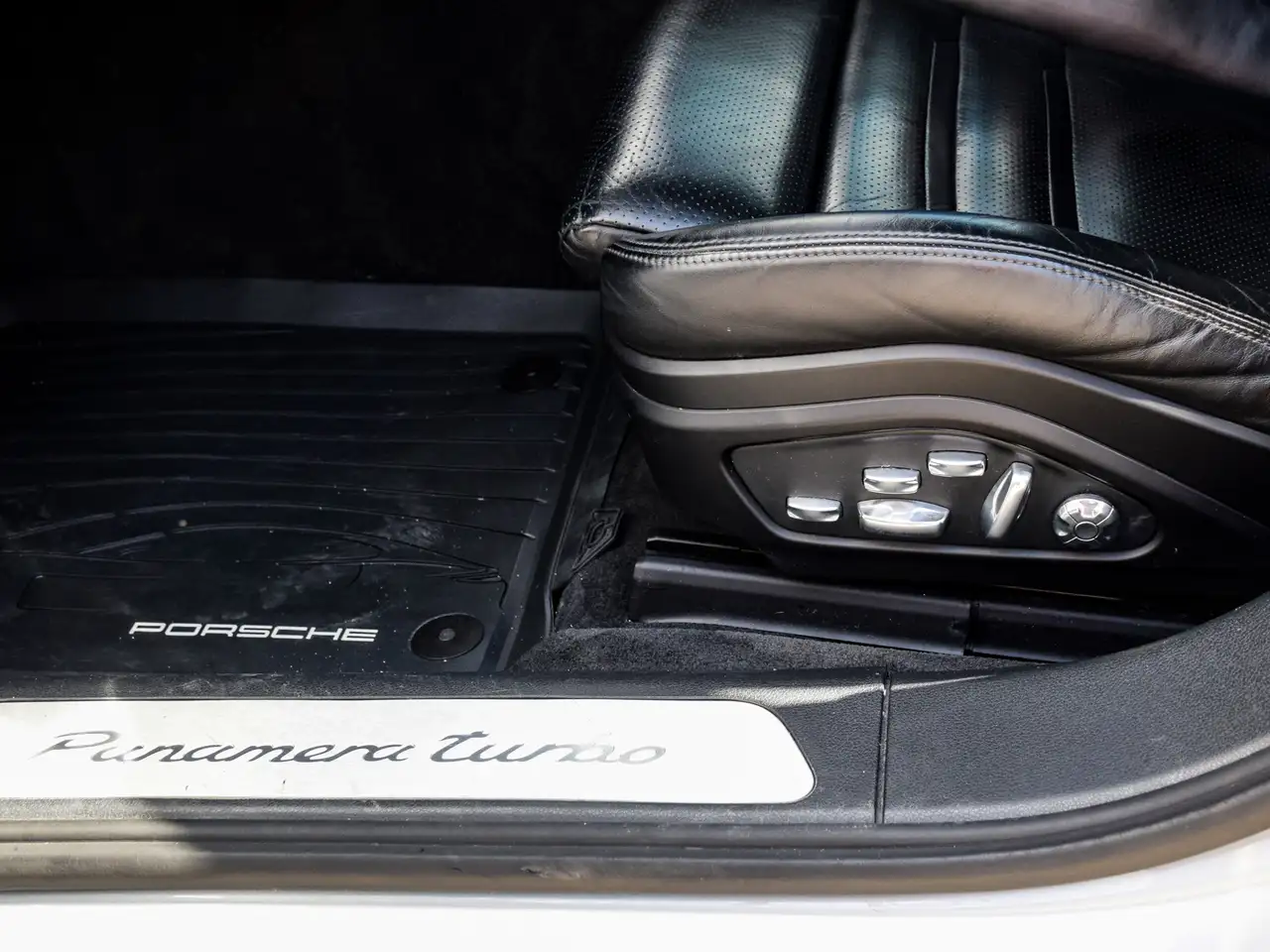 Porsche Panamera снимка Porsche Panamera