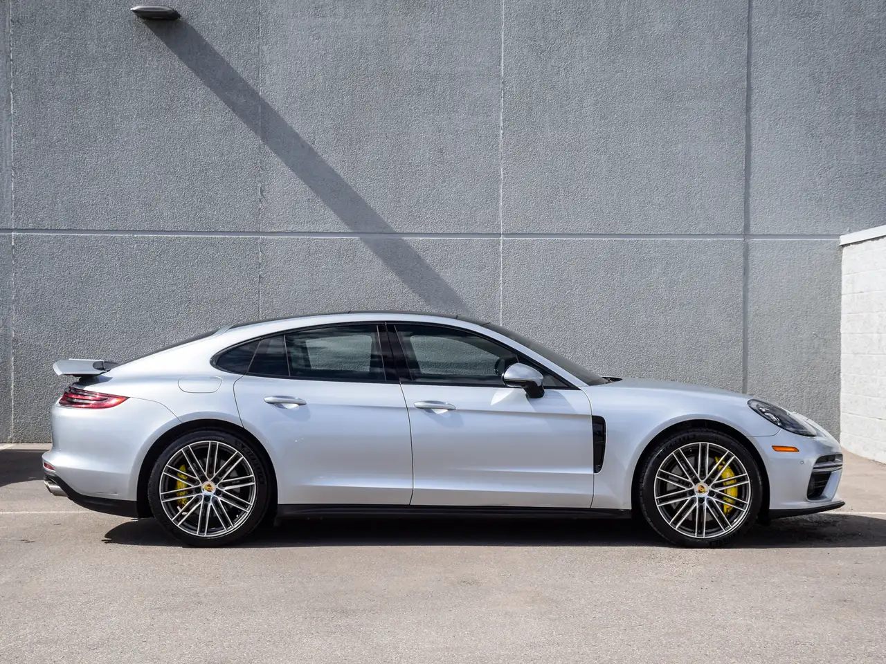 Porsche Panamera снимка Porsche Panamera