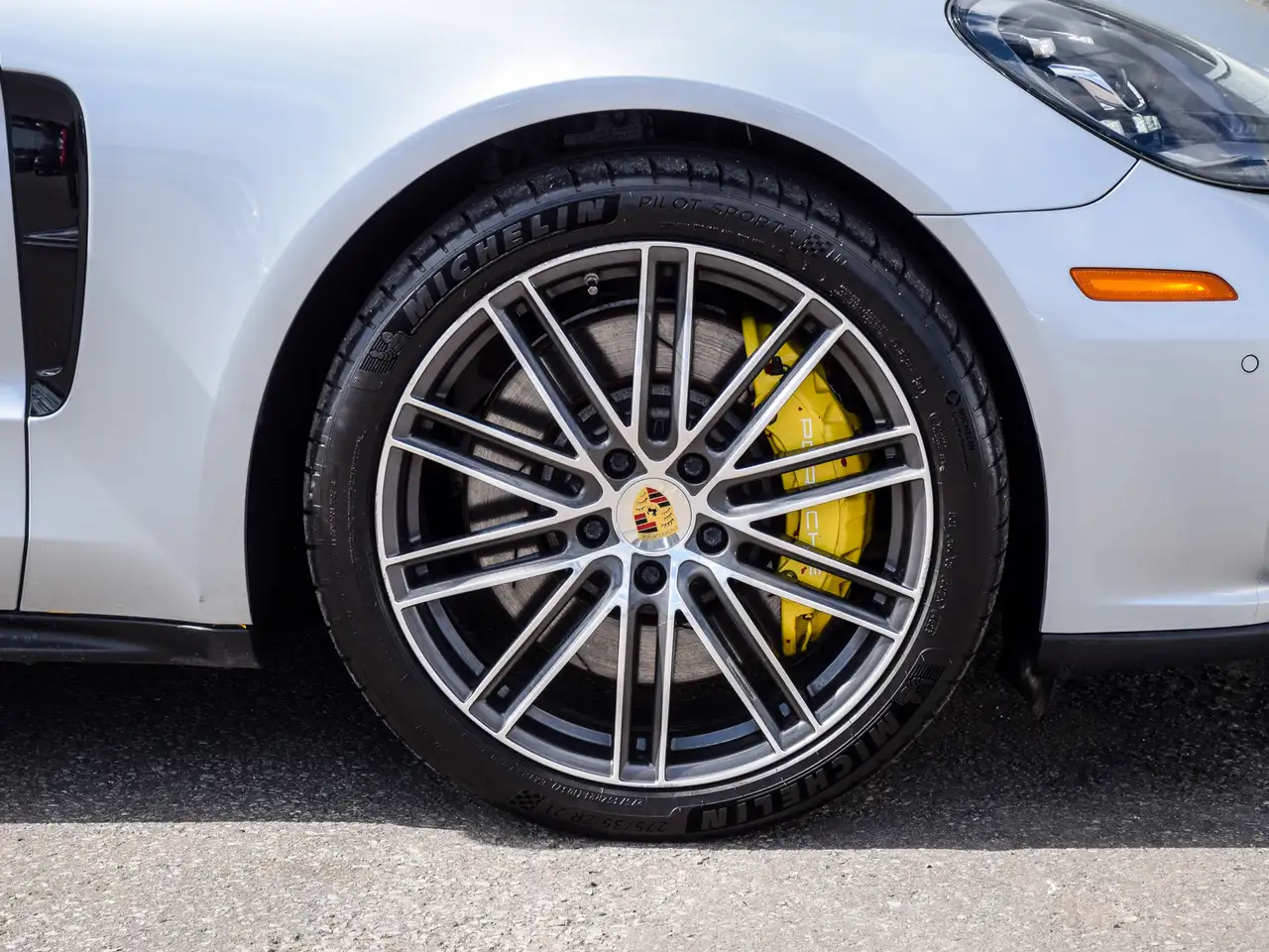 Porsche Panamera снимка Porsche Panamera