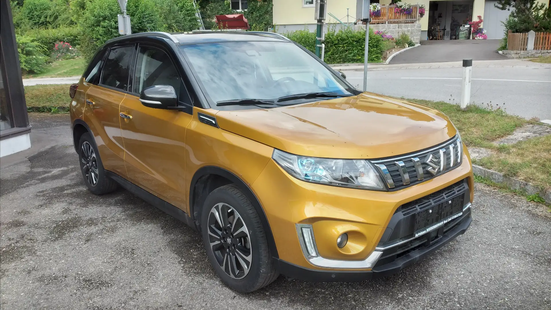 Suzuki Vitara 1,4 DITC ALLGRIP flash Aut. mit AHK + Panoramaglas Gelb - 1
