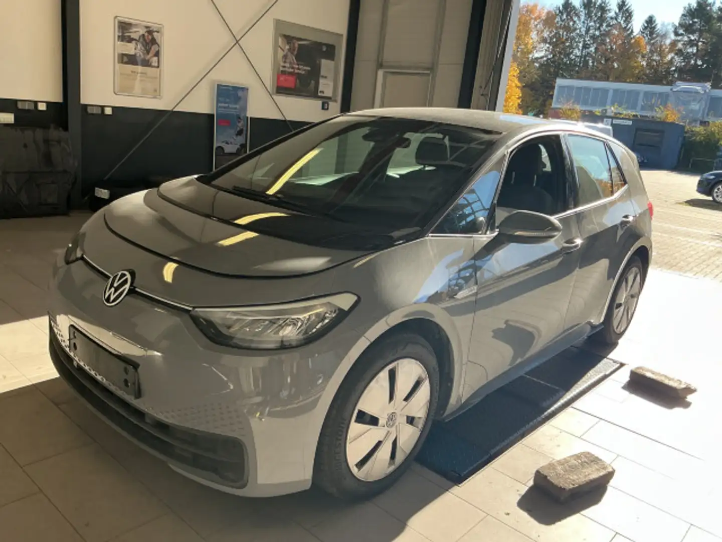 Volkswagen ID.3 Pro Life ACC Navi CarPlay Wärmepumpe LED Grau - 2