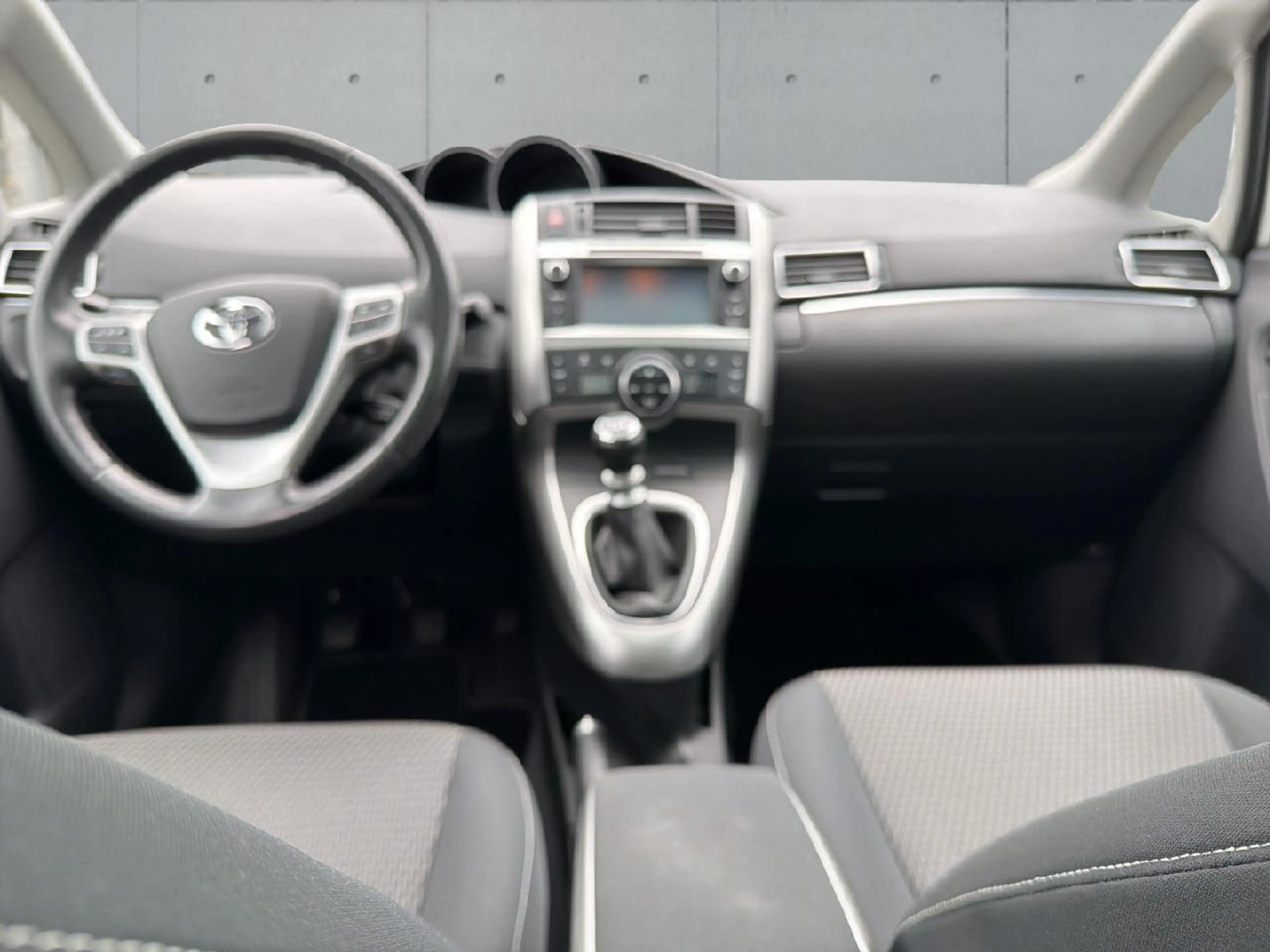 Toyota Verso SkyView Edition — photo 12