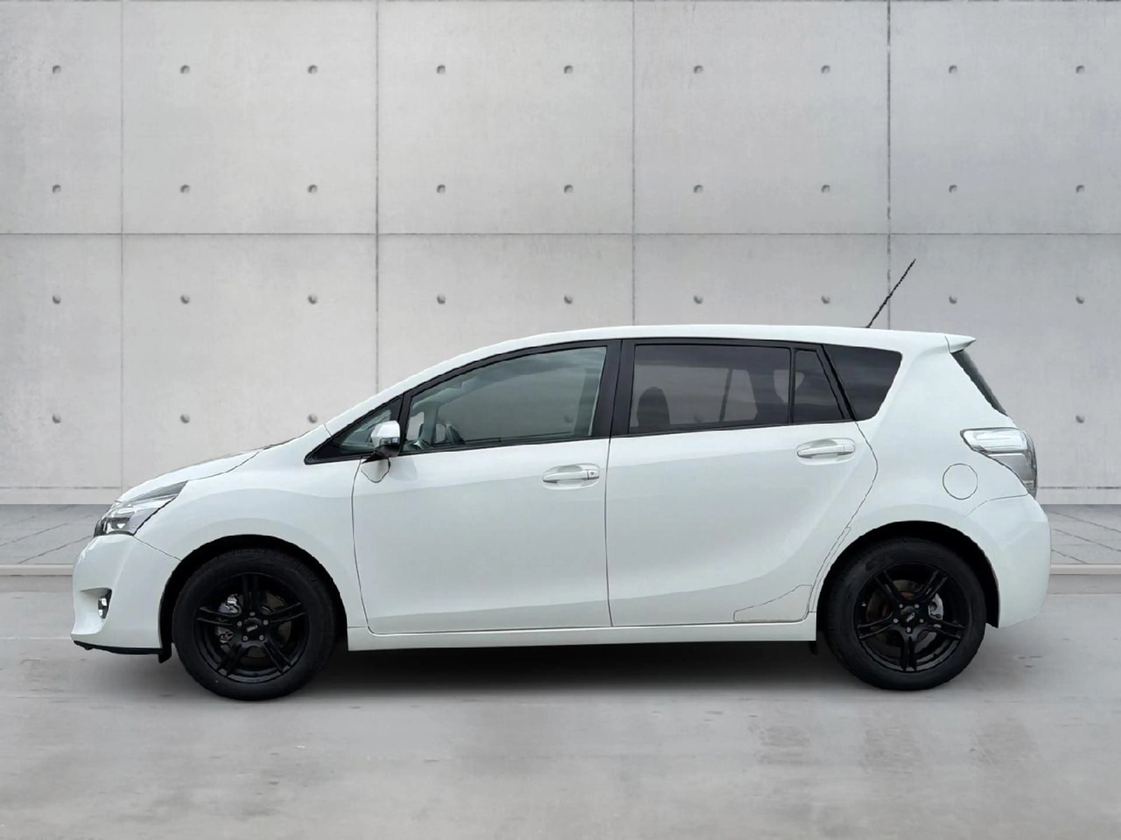 Toyota Verso SkyView Edition — photo 3