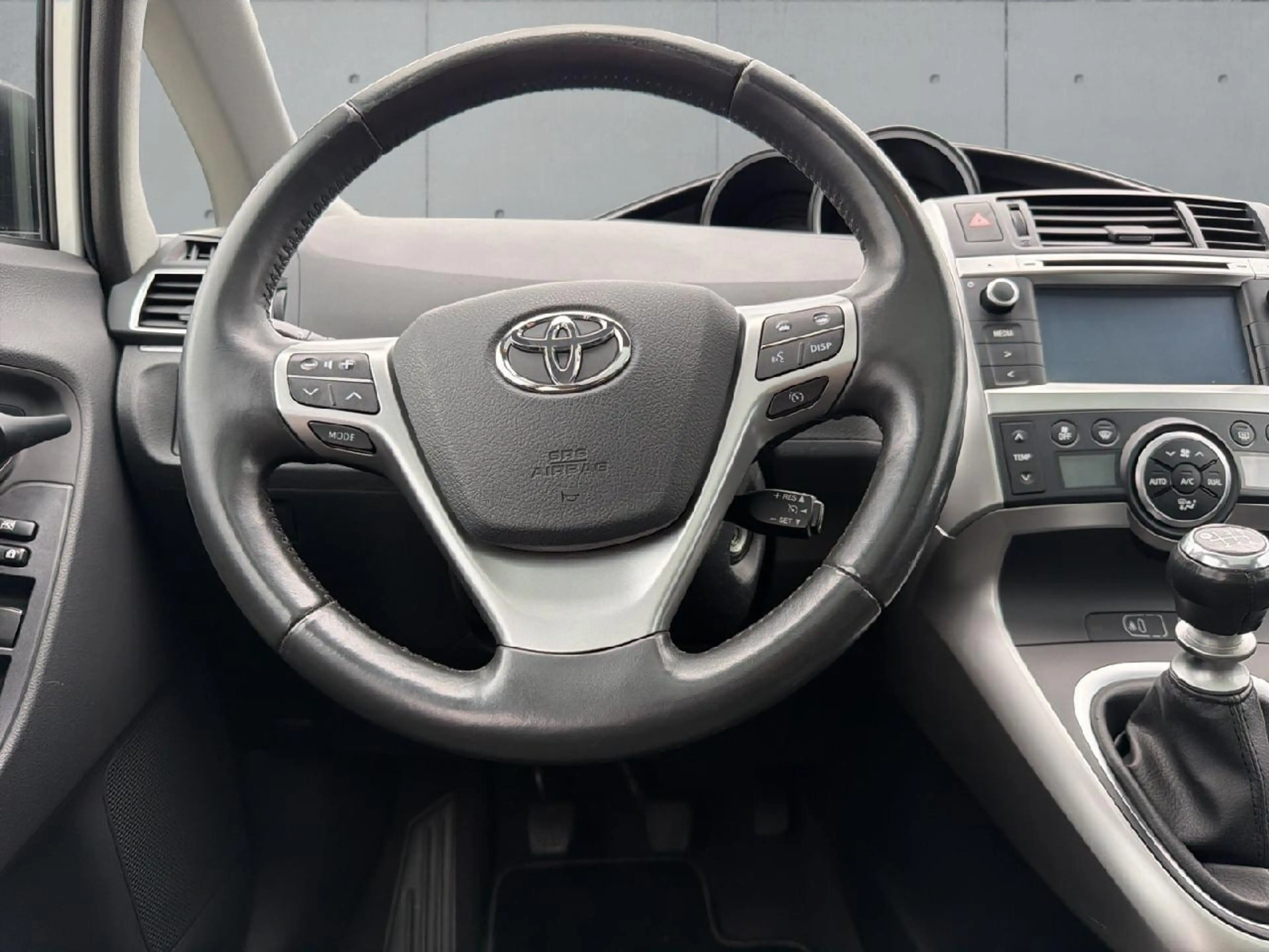 Toyota Verso SkyView Edition — photo 13